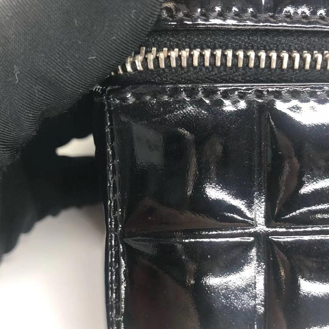 Chanel Vintage Black Patent Leather Micro Quilt Cube Wristlet Bag, 2002-2003 For Sale 12
