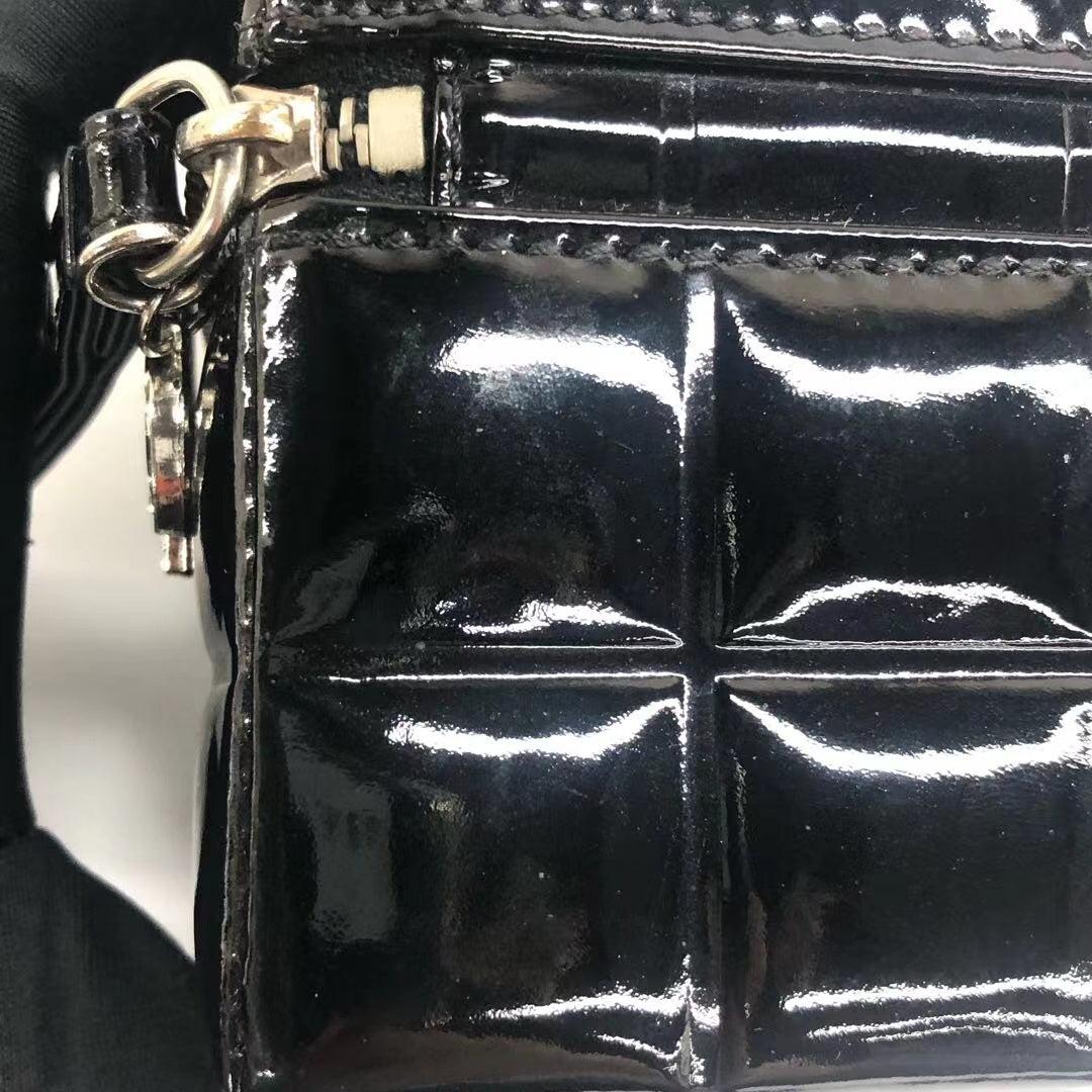 Chanel Vintage Black Patent Leather Micro Quilt Cube Wristlet Bag, 2002-2003 For Sale 15