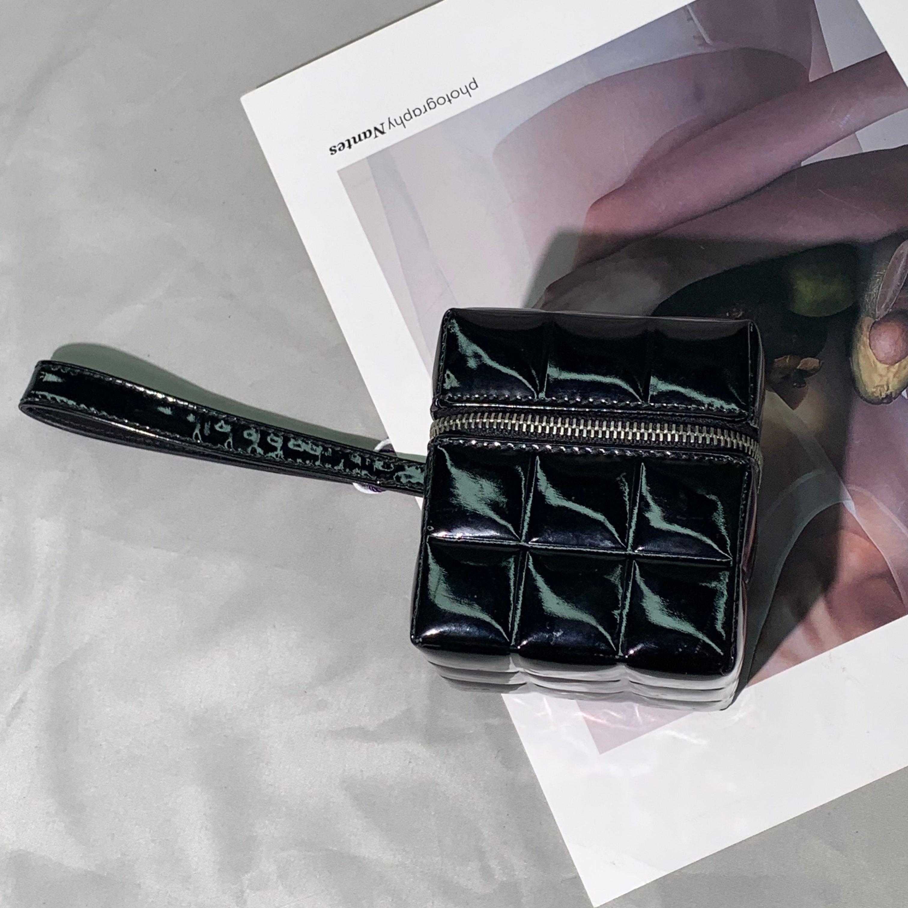 Chanel Vintage Black Patent Leather Micro Quilt Cube Wristlet Bag, 2002-2003 In Excellent Condition For Sale In AUBERVILLIERS, FR