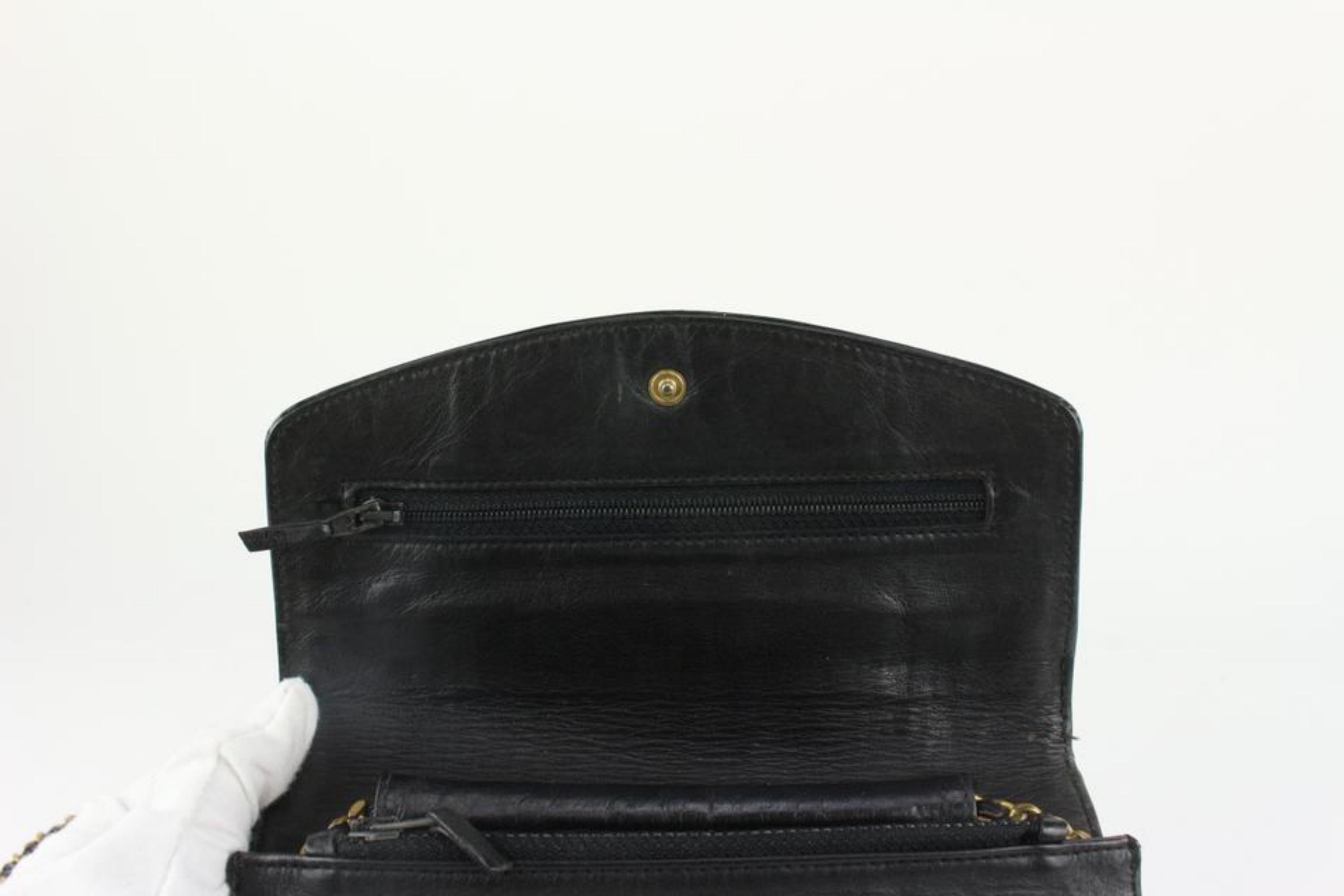 Noir Chanel - Portefeuille intemporel en cuir verni noir vintage sur chaîne avec rabat WOC 1112c59 en vente