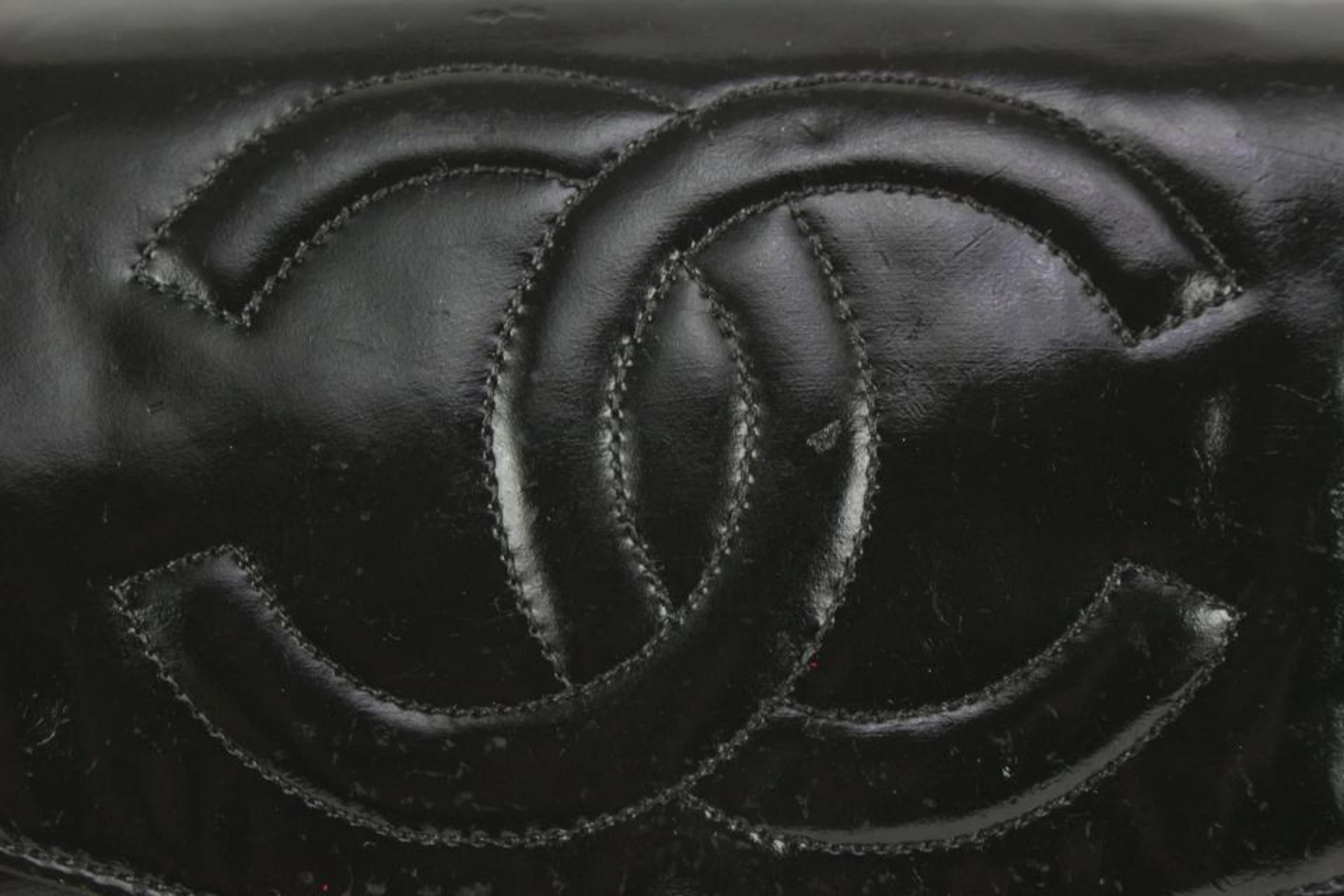 Chanel - Portefeuille intemporel en cuir verni noir vintage sur chaîne avec rabat WOC 1112c59 en vente 2