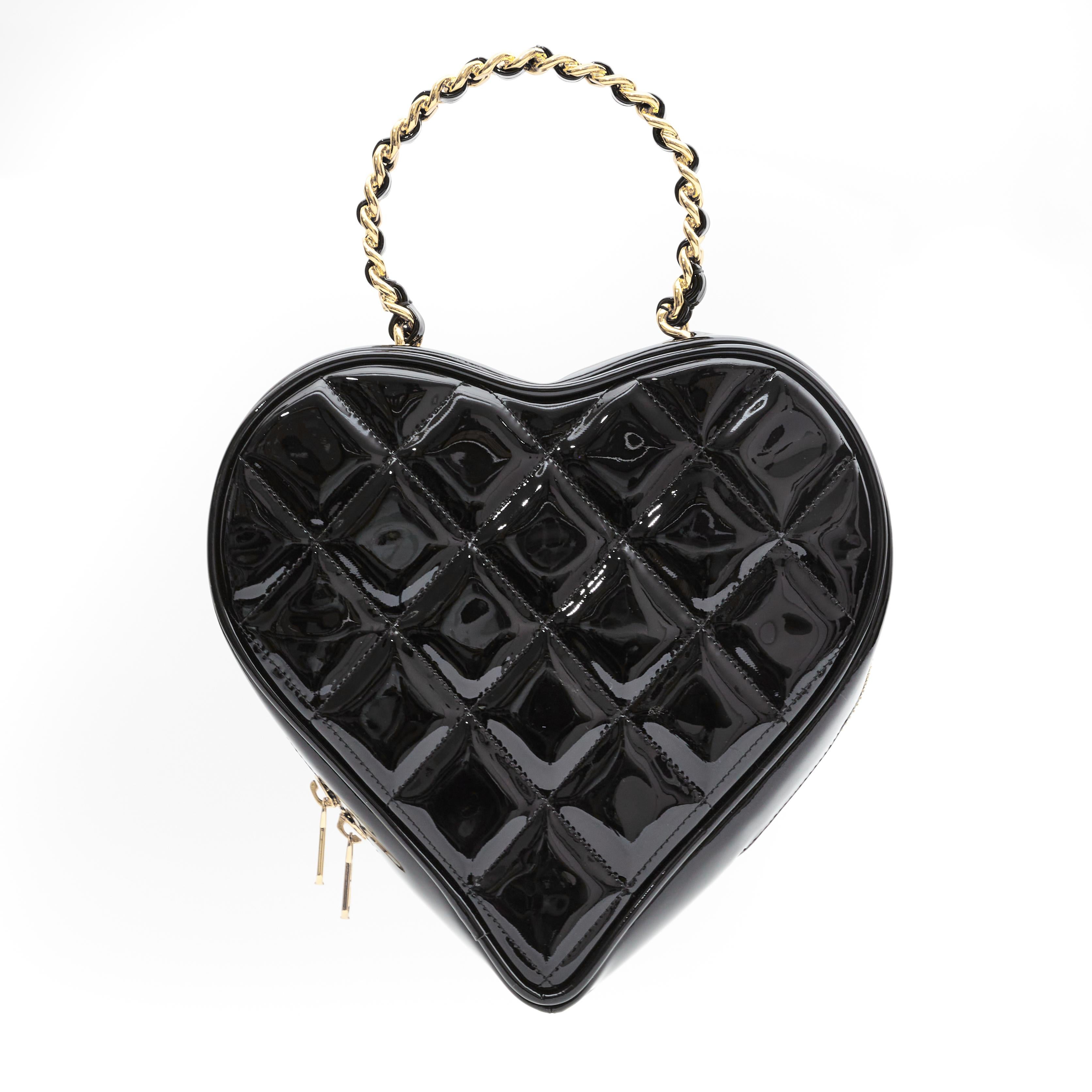 Vintage Chanel black patent quilted leather heart-shaped vanity chain handbag from 1995 collection. 
This vintage Chanel handbag is from the 1995 collection and is made with patent calfskin leather with diamond quilting. The bag features gold-tone