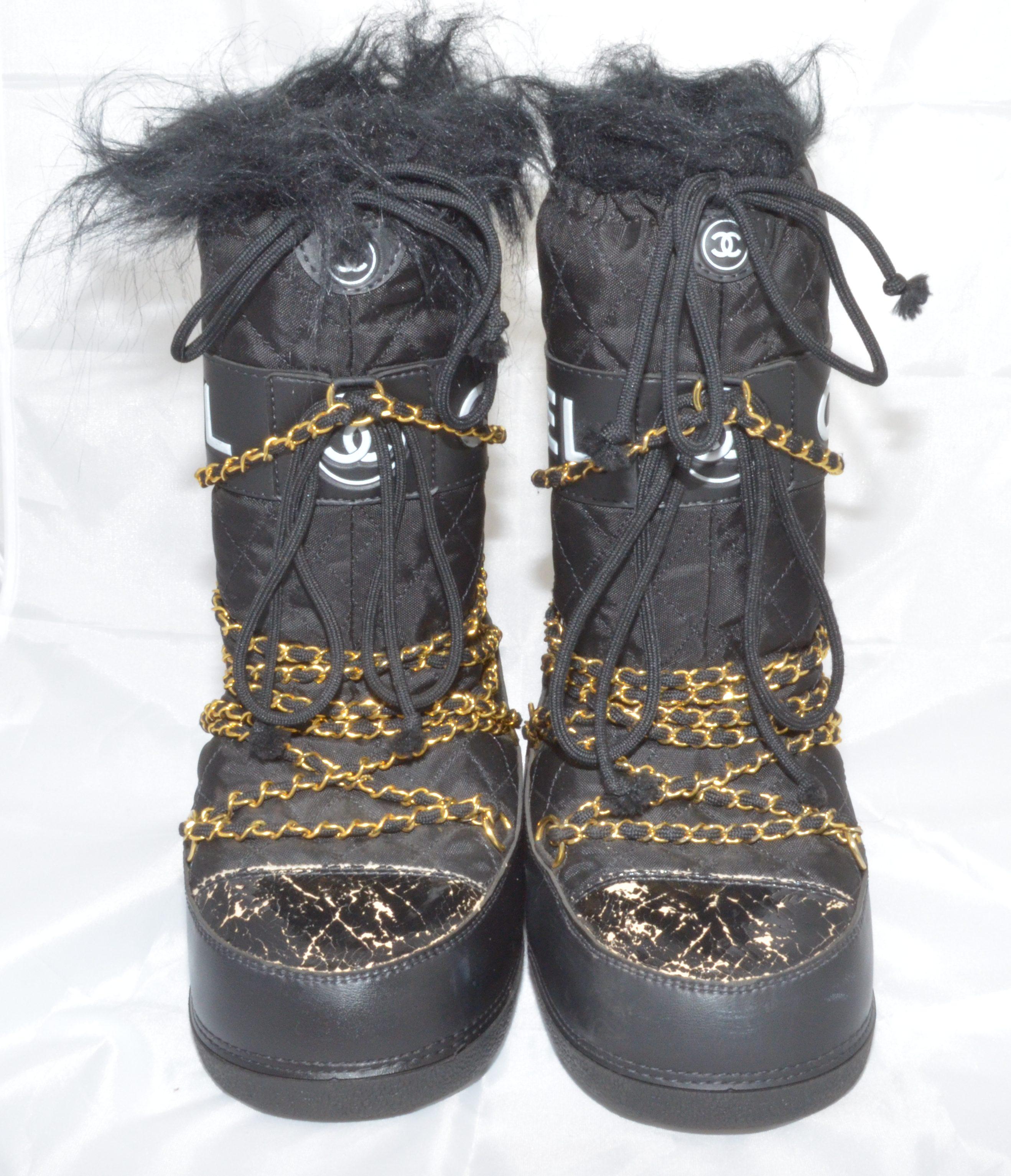 Chanel ski boots feature a quilted pattern on nylon uppers with contrasting white “CC” and “CHANEL” logos embossed on all sides of the boots strapped with gold gilt chains. Boots also have extra insulation layer for comfort. Boots are labeled a size