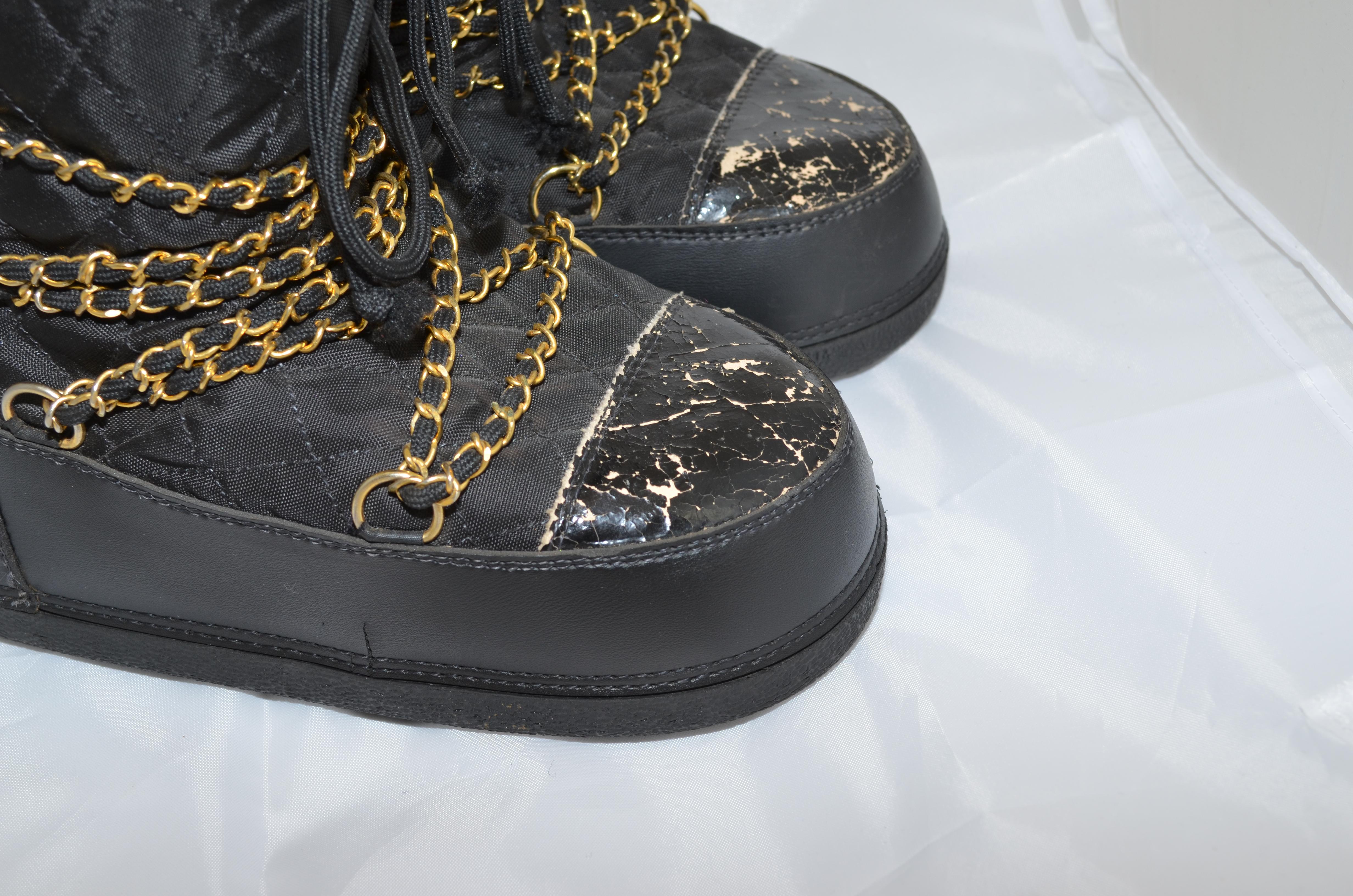 Chanel Vintage Black Quilted Apres Ski Moon Boots Size 38-40 at 1stDibs |  chanel moon boots, chanel apres ski boots, chanel apres ski moon boots