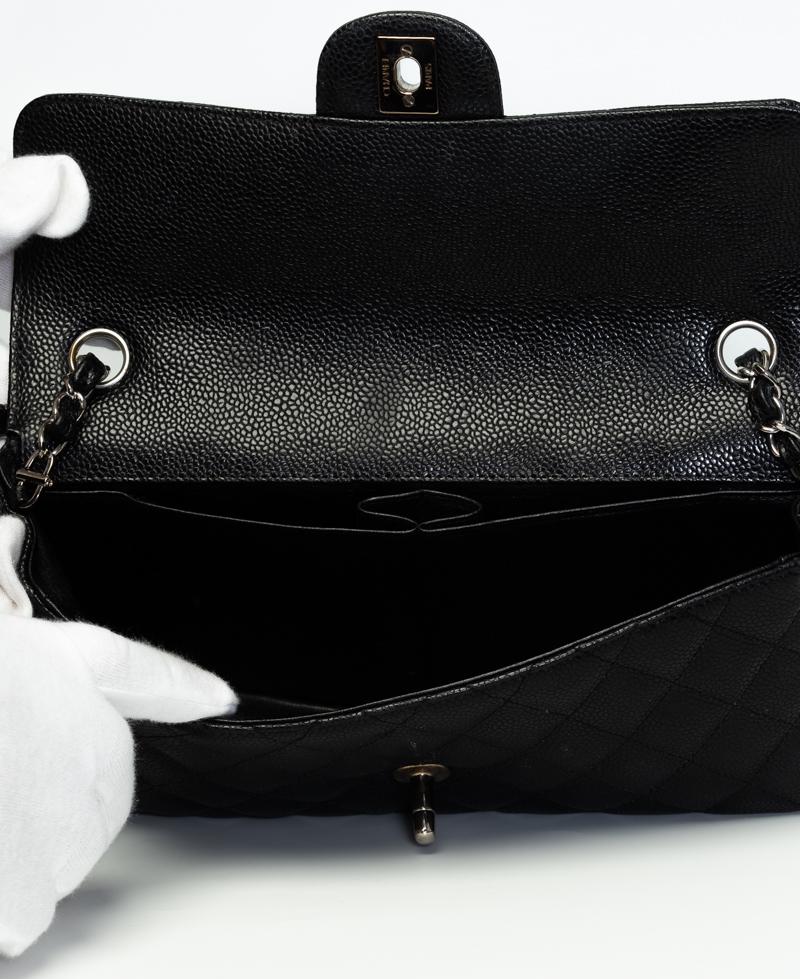 Chanel Vintage Schwarz gesteppte Kaviar Leder East West Baguette Tasche Damen