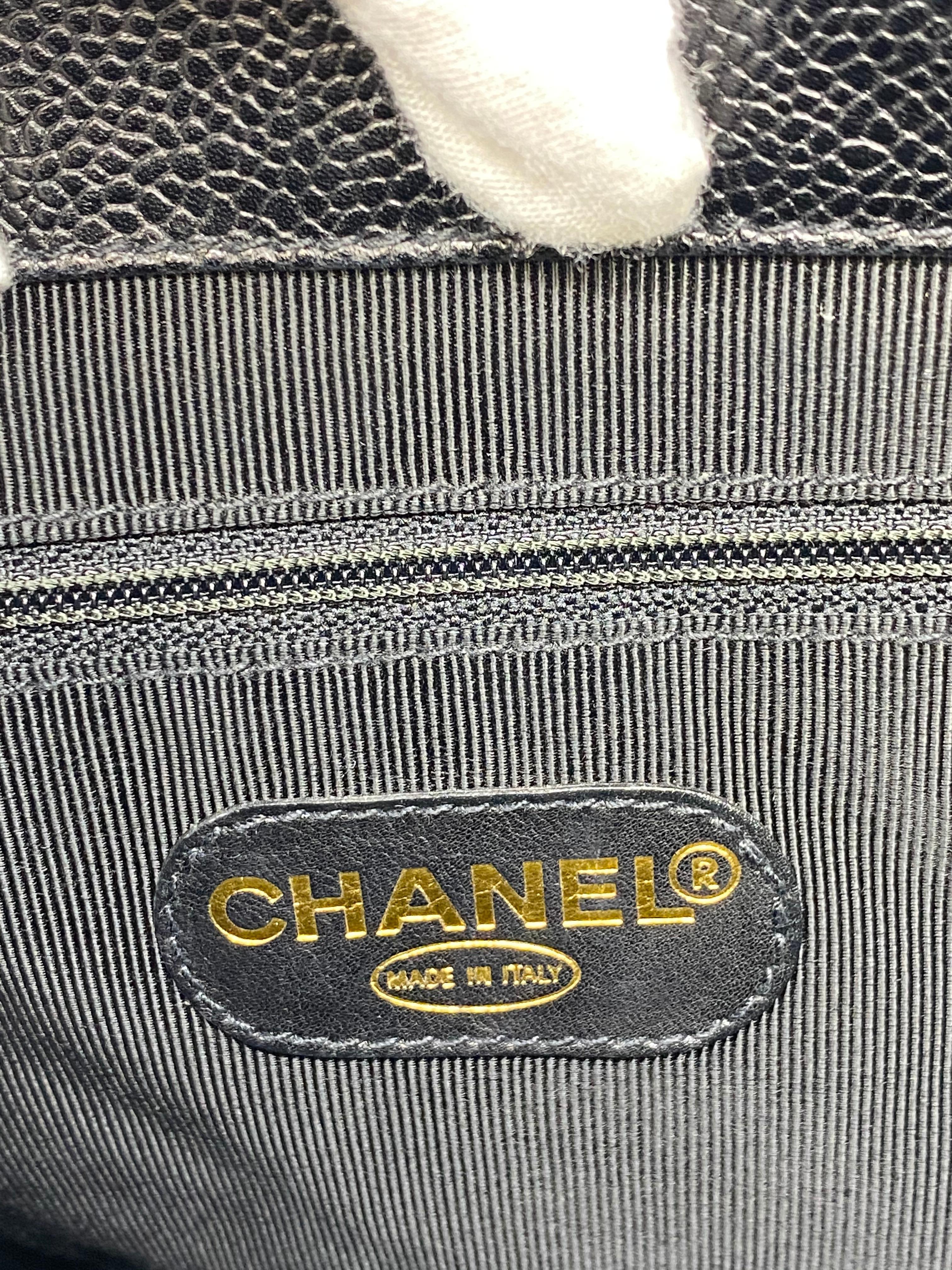 Chanel Vintage Schwarz gesteppt Kaviar Leder Umhängetasche mit Gold Hardware 6