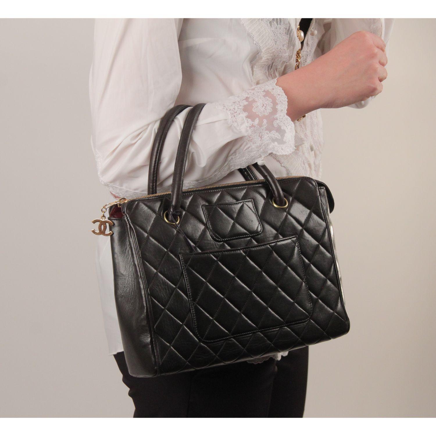 Chanel Vintage Black Quilted Handbag Satchel with Exterior Pockets In Excellent Condition In Rome, Rome