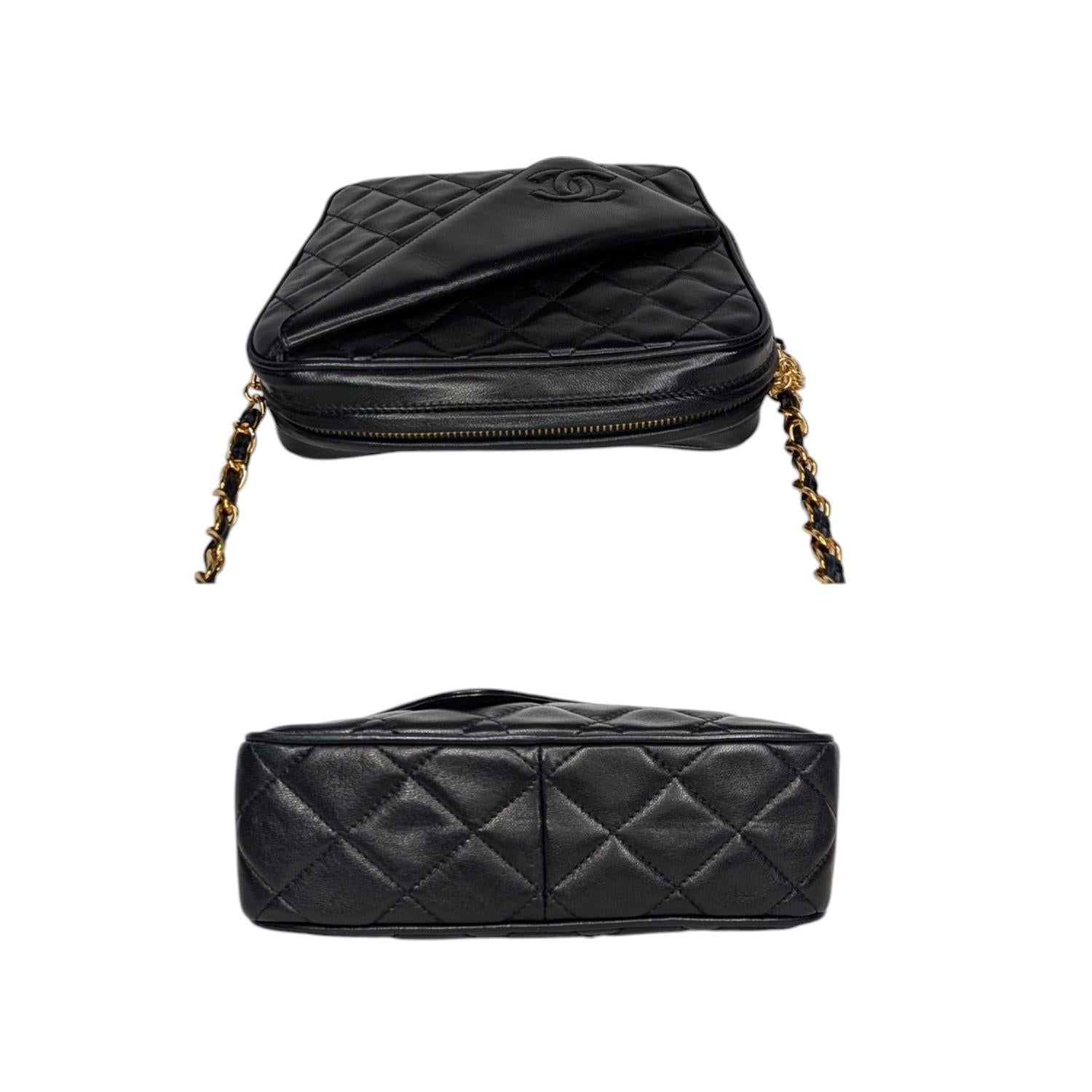 Chanel Vintage Black Quilted Lambskin CC Camera Bag For Sale 1