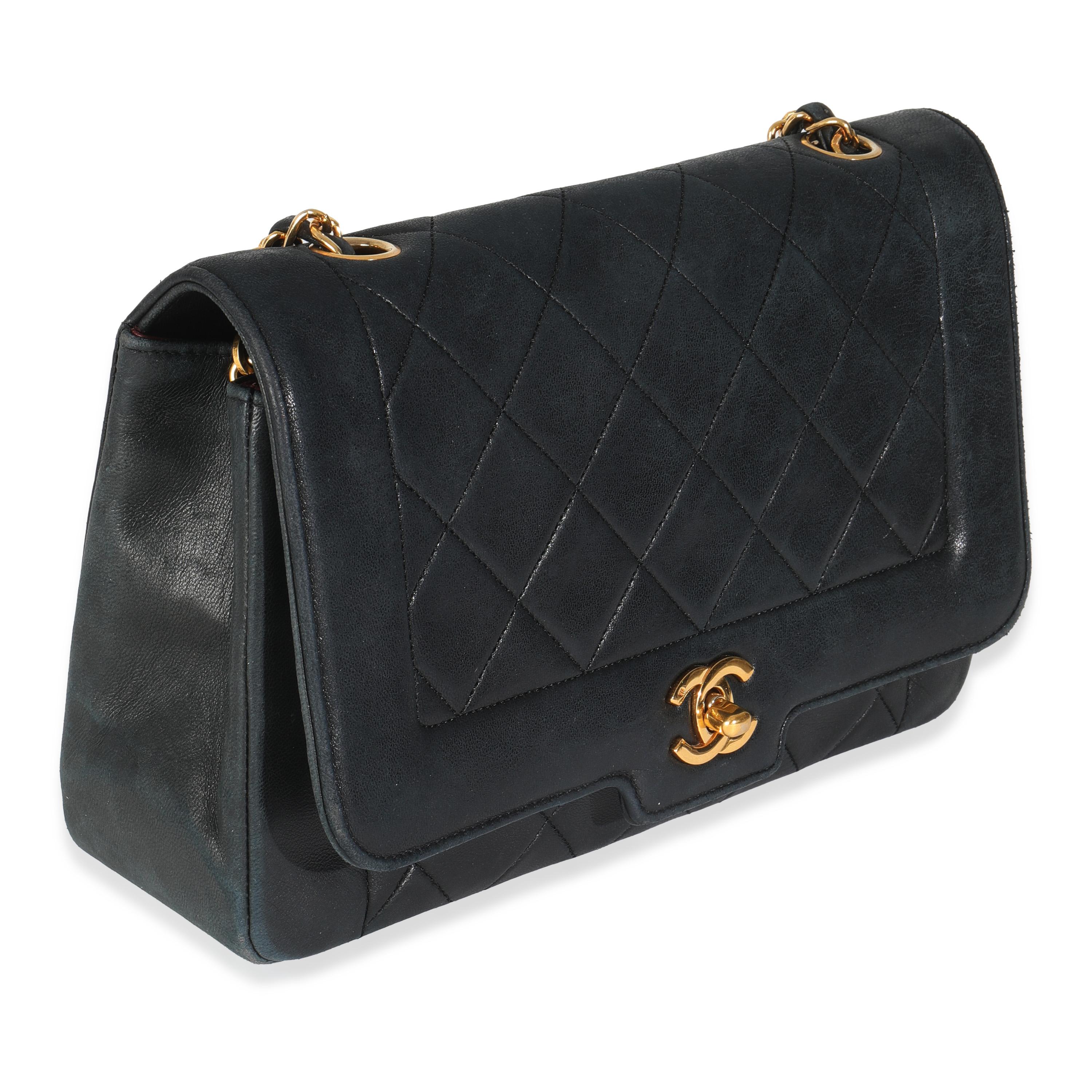 Chanel Vintage Schwarze Diana Tasche aus gestepptem Lammfell Medium mit einer Klappe im Zustand „Relativ gut“ im Angebot in New York, NY