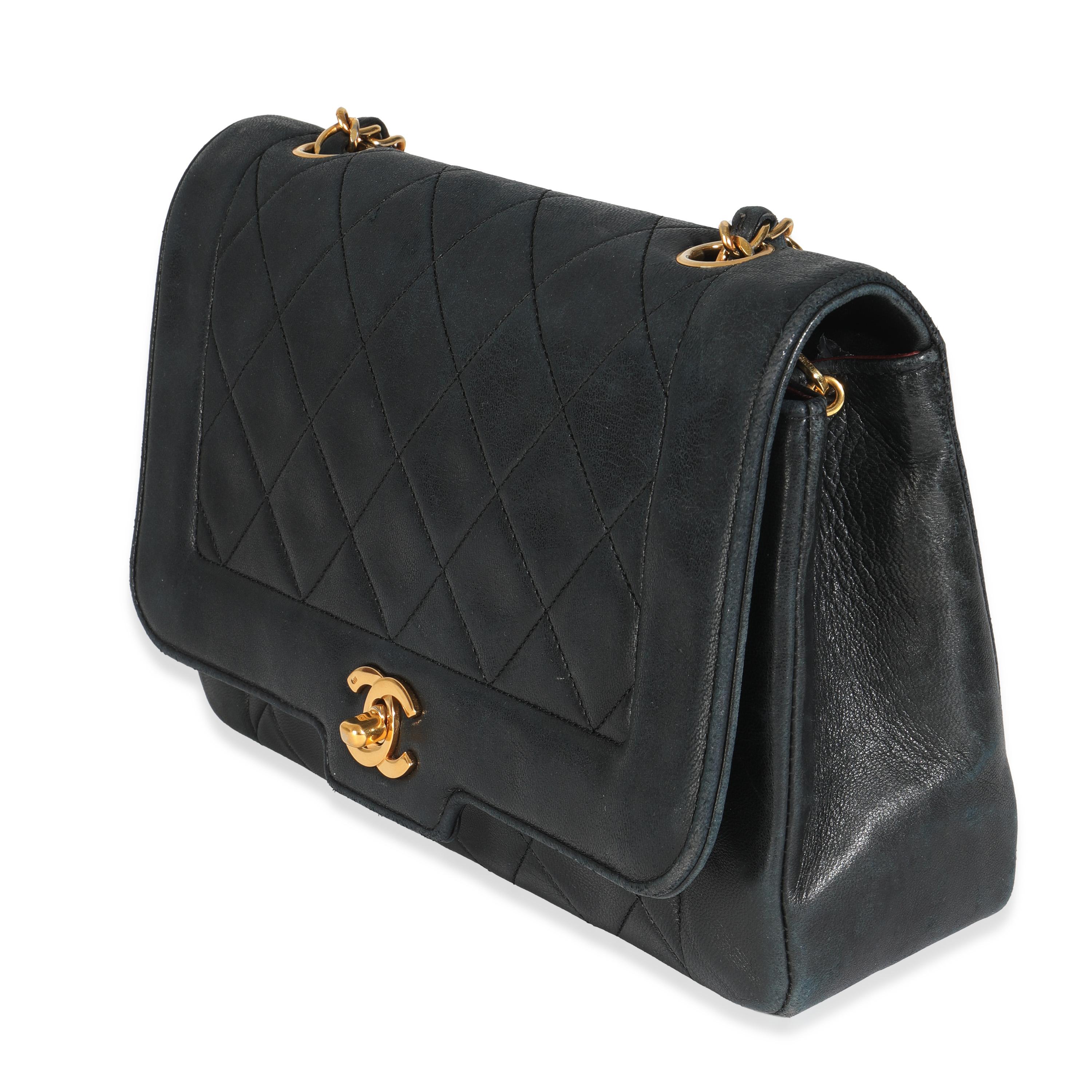 Chanel Vintage Schwarze Diana Tasche aus gestepptem Lammfell Medium mit einer Klappe Damen im Angebot