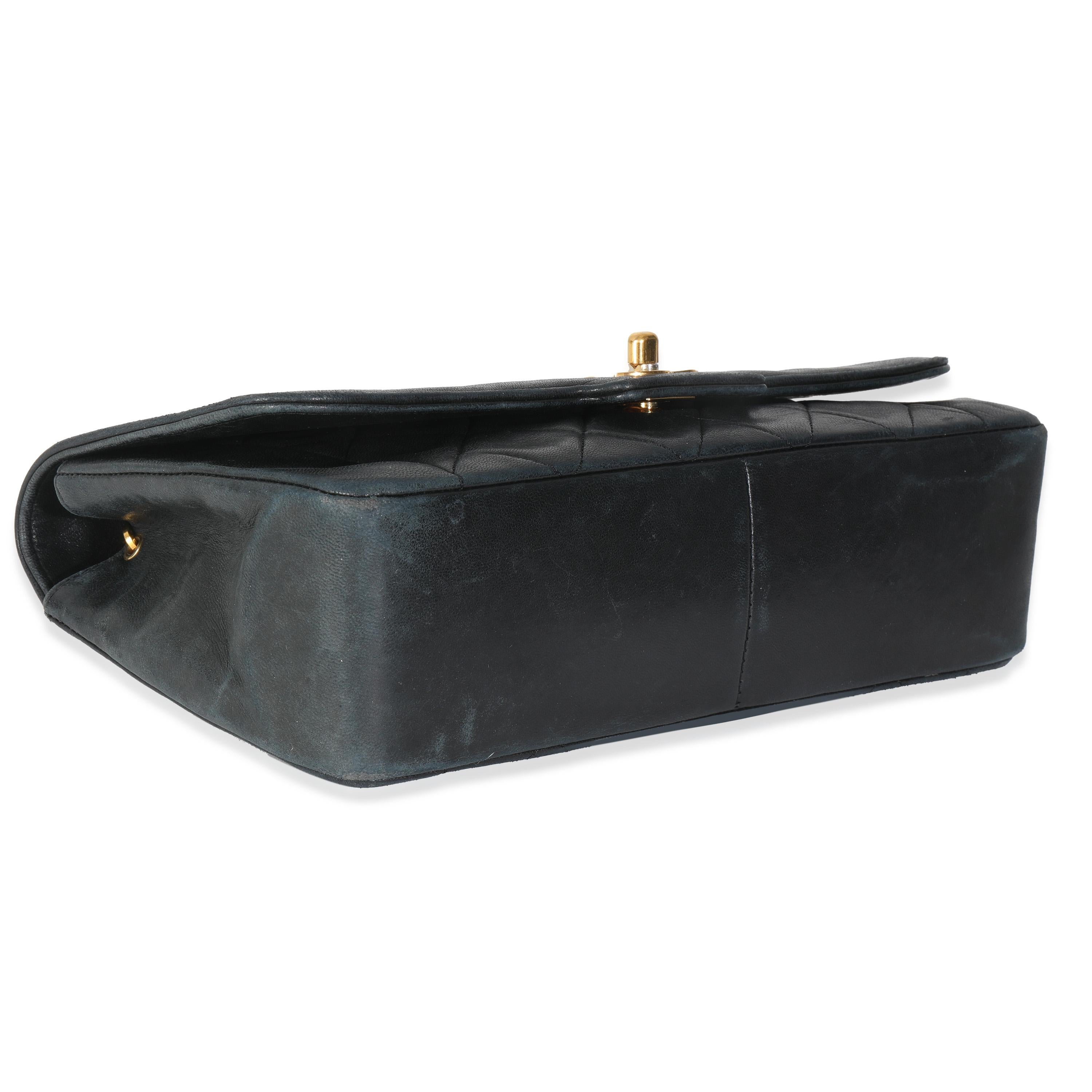 Chanel Vintage Schwarze Diana Tasche aus gestepptem Lammfell Medium mit einer Klappe im Angebot 1