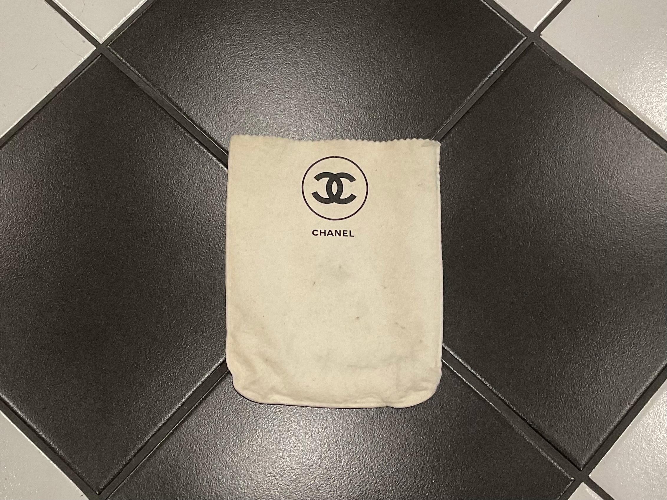 CHANEL Vintage Black Quilted Lambskin Oval Clutch w/ Logo Tassel For Sale 11