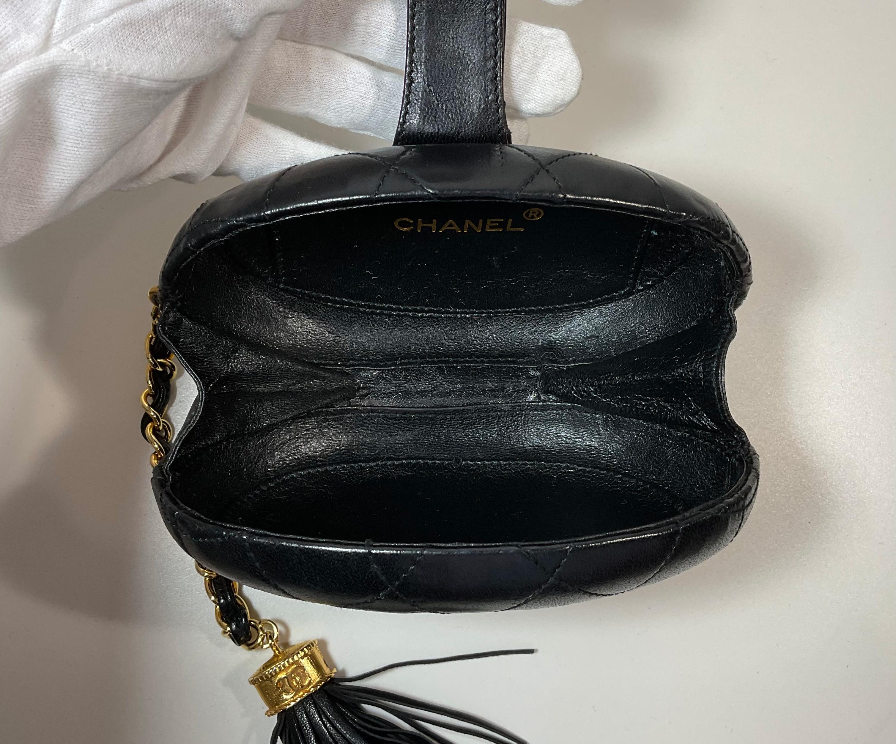 CHANEL Vintage Black Quilted Lambskin Oval Clutch w/ Logo Tassel For Sale 3