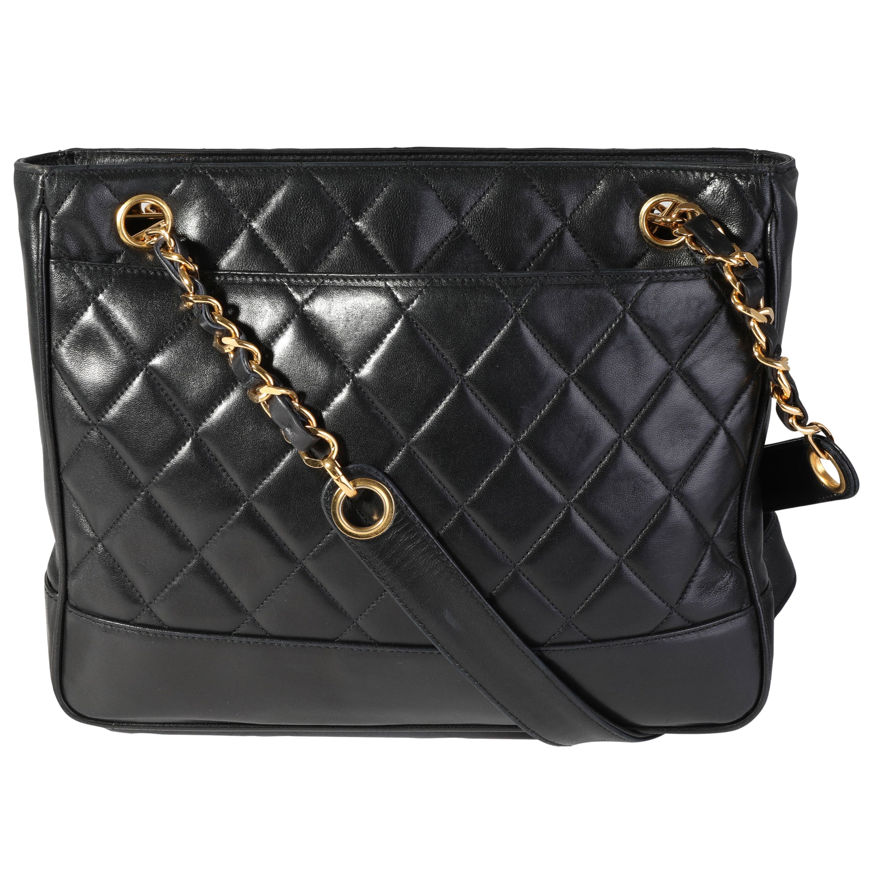 Chanel Vintage Schwarze gesteppte Lammfell-Umhängetasche