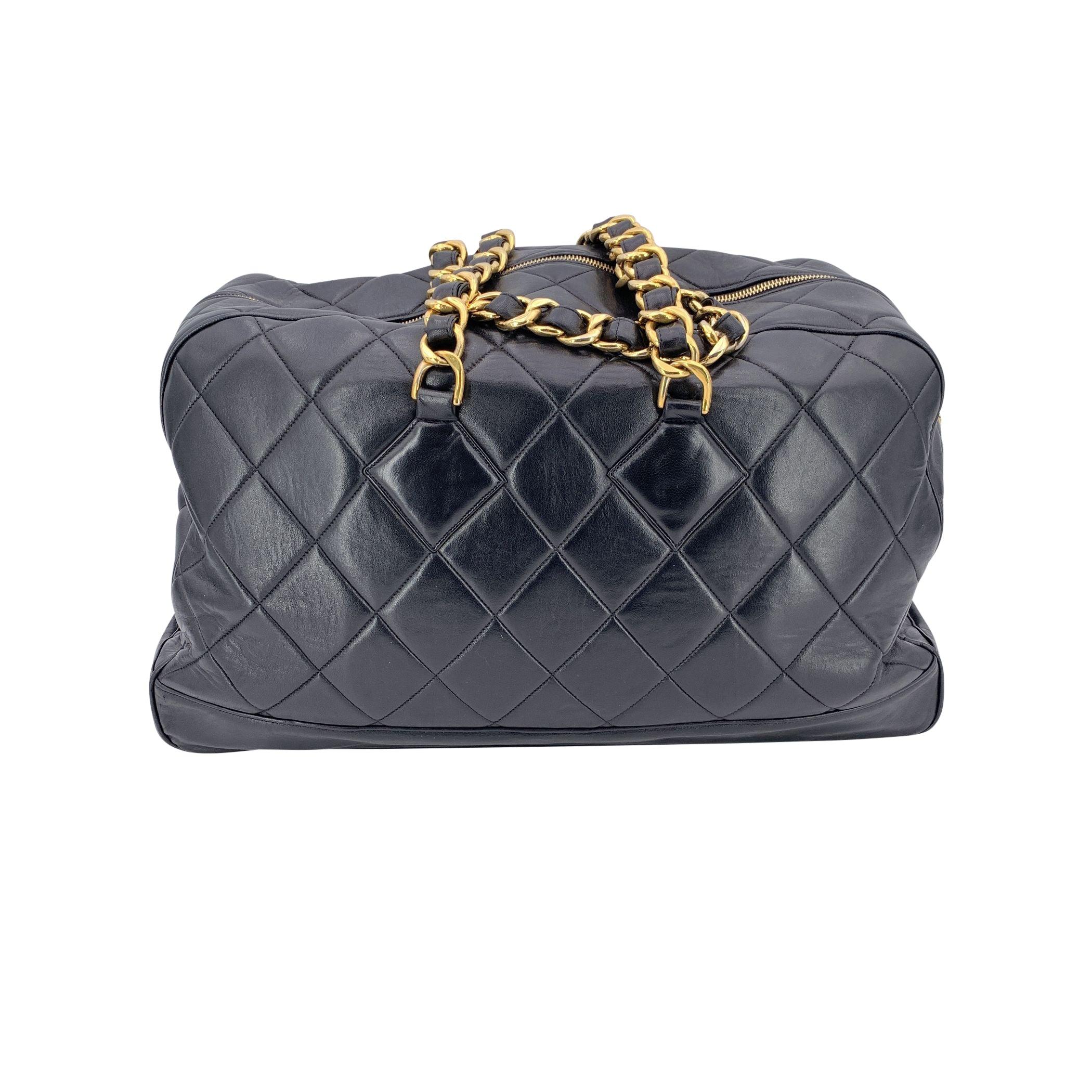 Chanel Vintage Schwarz Gesteppt Leder Bowler Reise Weekender Tasche im Zustand „Gut“ im Angebot in Rome, Rome