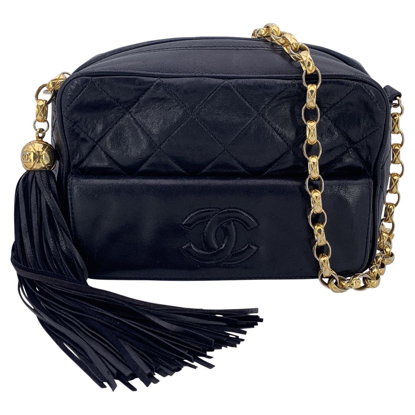 Chanel Vintage nero trapuntato in pelle Camera Tassel Crossbody Bag