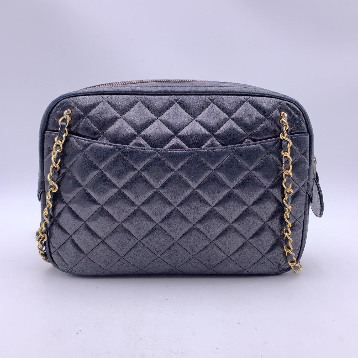 Chanel Vintage Schwarze große Kamera-Umhängetasche aus gestepptem Leder im Zustand „Gut“ in Rome, Rome