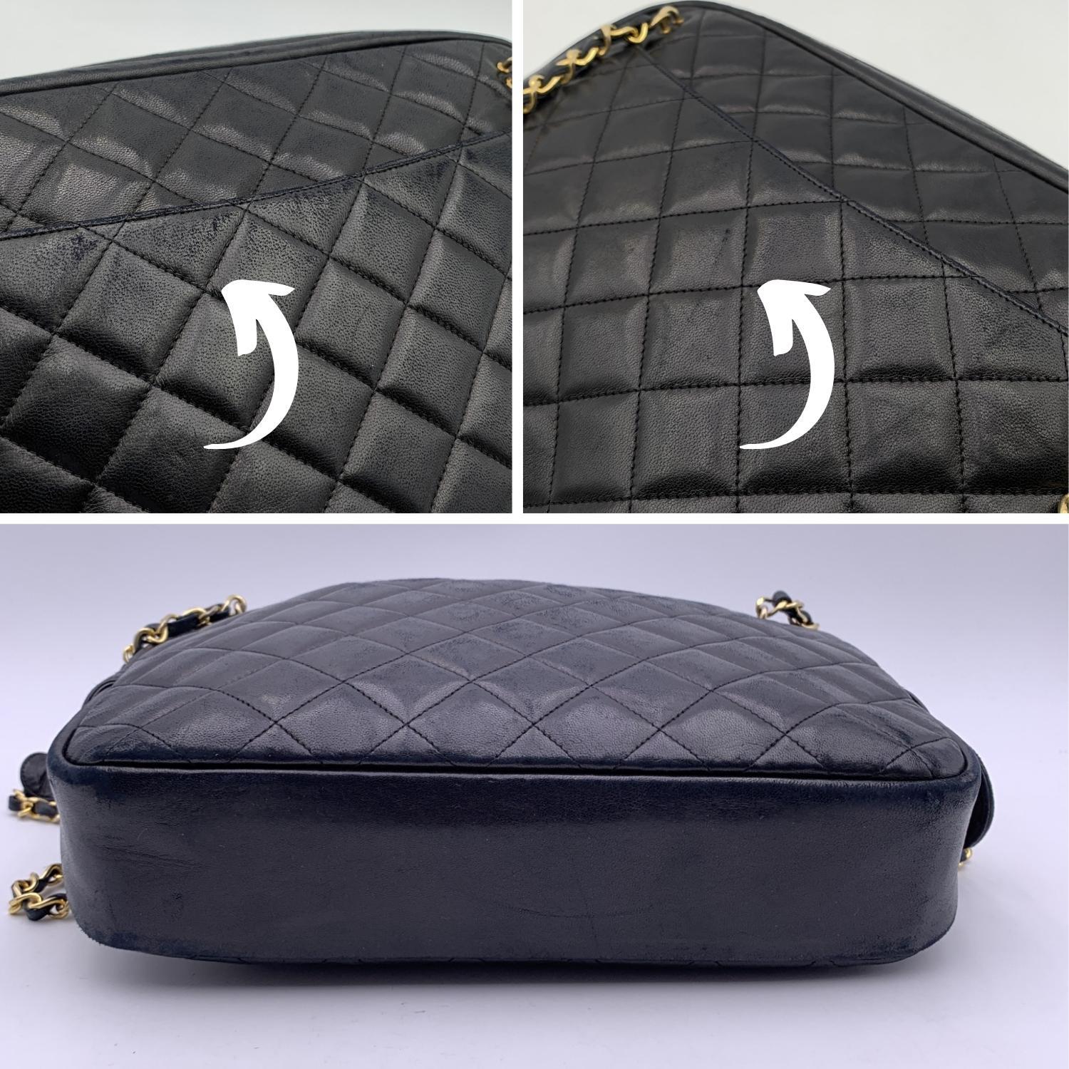 Chanel Vintage Schwarze große Kamera-Umhängetasche aus gestepptem Leder Damen