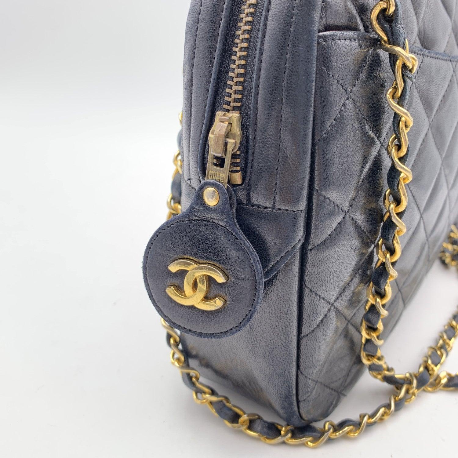 Chanel Vintage Black Quilted Leather Large Camera Shoulder Bag For Sale 2
