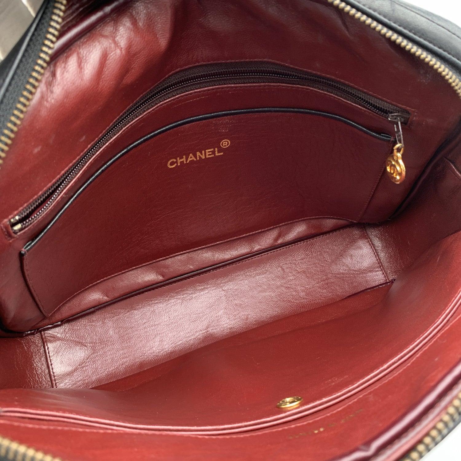 Chanel Vintage Schwarze große Kamera-Umhängetasche aus gestepptem Leder 4