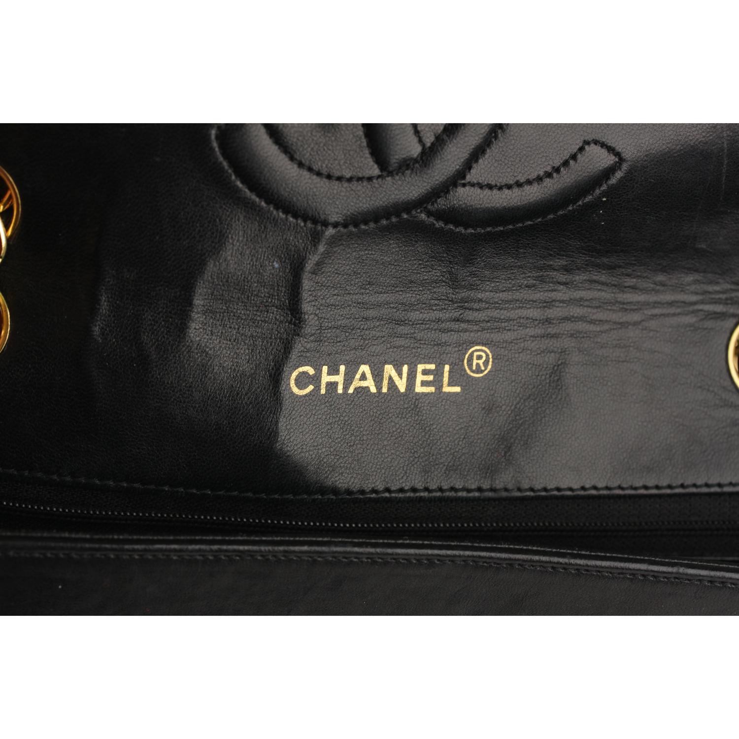 Chanel Vintage Black Quilted Leather Shoulder Bag with Contrast Trim 7