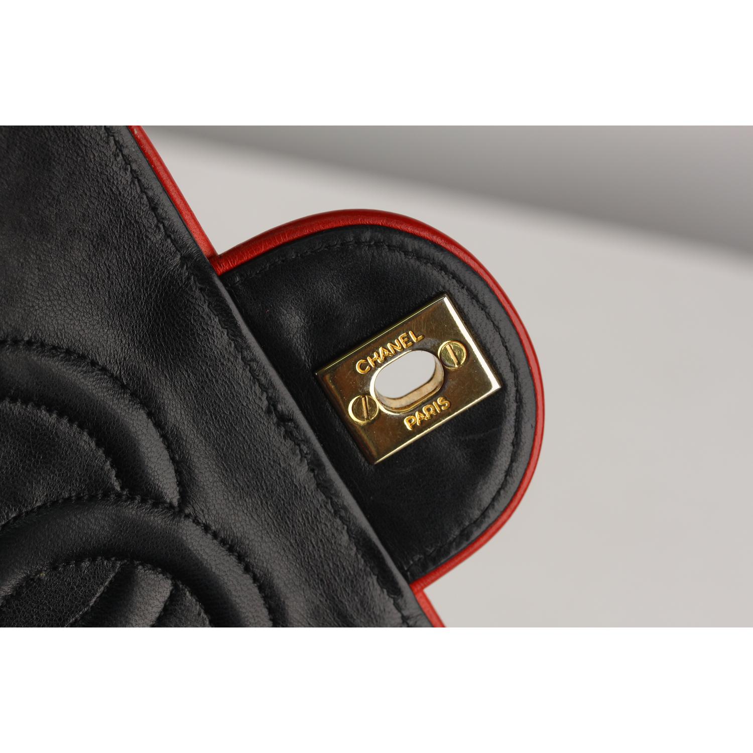 Chanel Vintage Black Quilted Leather Shoulder Bag with Contrast Trim 8