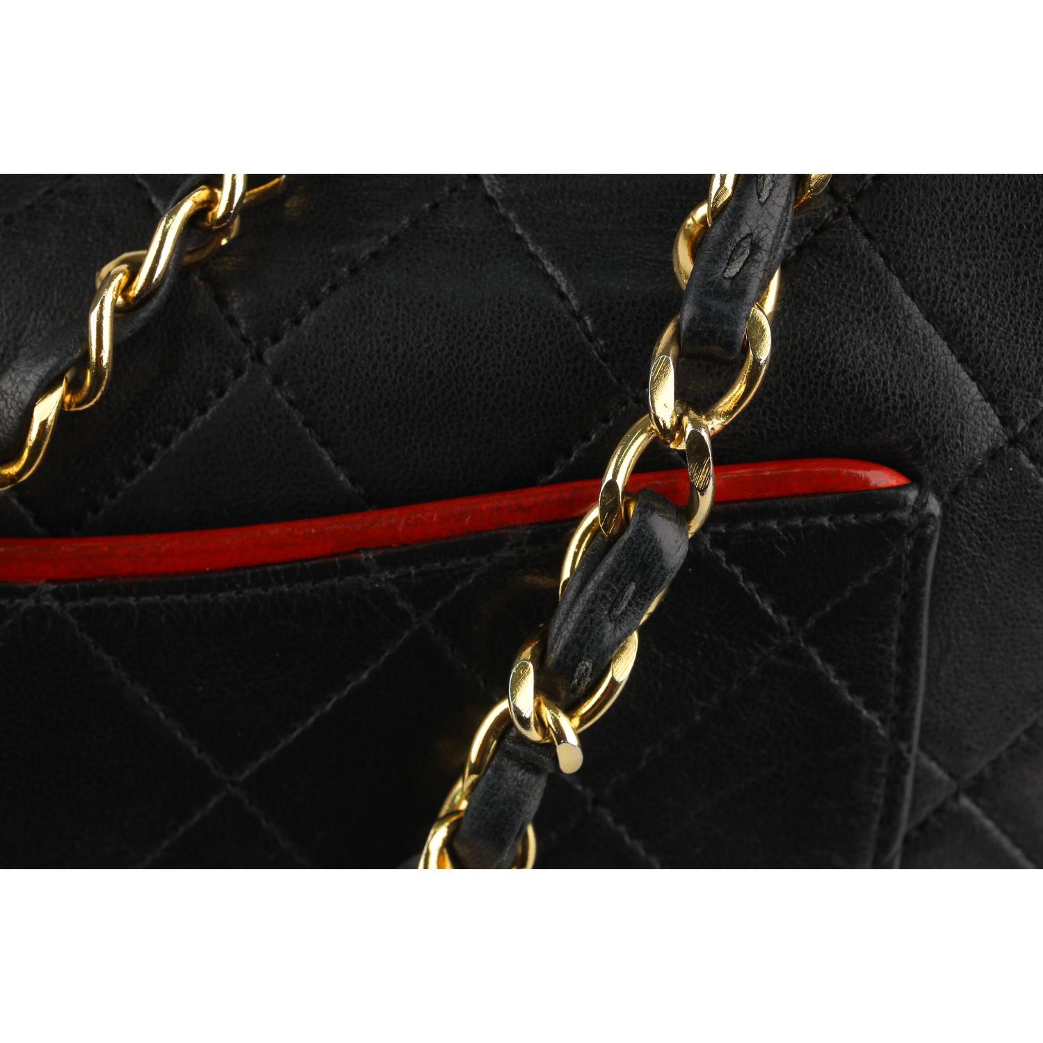 Chanel Vintage Black Quilted Leather Shoulder Bag with Contrast Trim 4