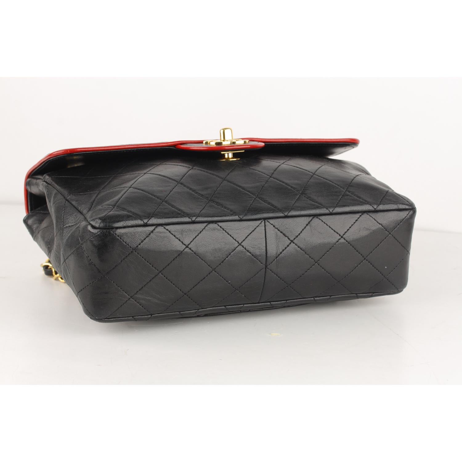 Chanel Vintage Black Quilted Leather Shoulder Bag with Contrast Trim 5