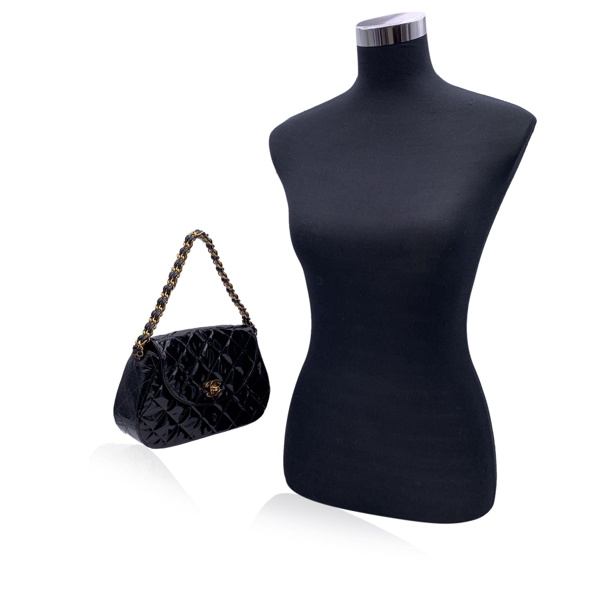 This beautiful Bag will come with a certificate of authenticity provided by third party authenticators. The certificate will be provided at no further cost Vintage Chanel single flap bag in black quilted patent leather. Flap with magnetic button