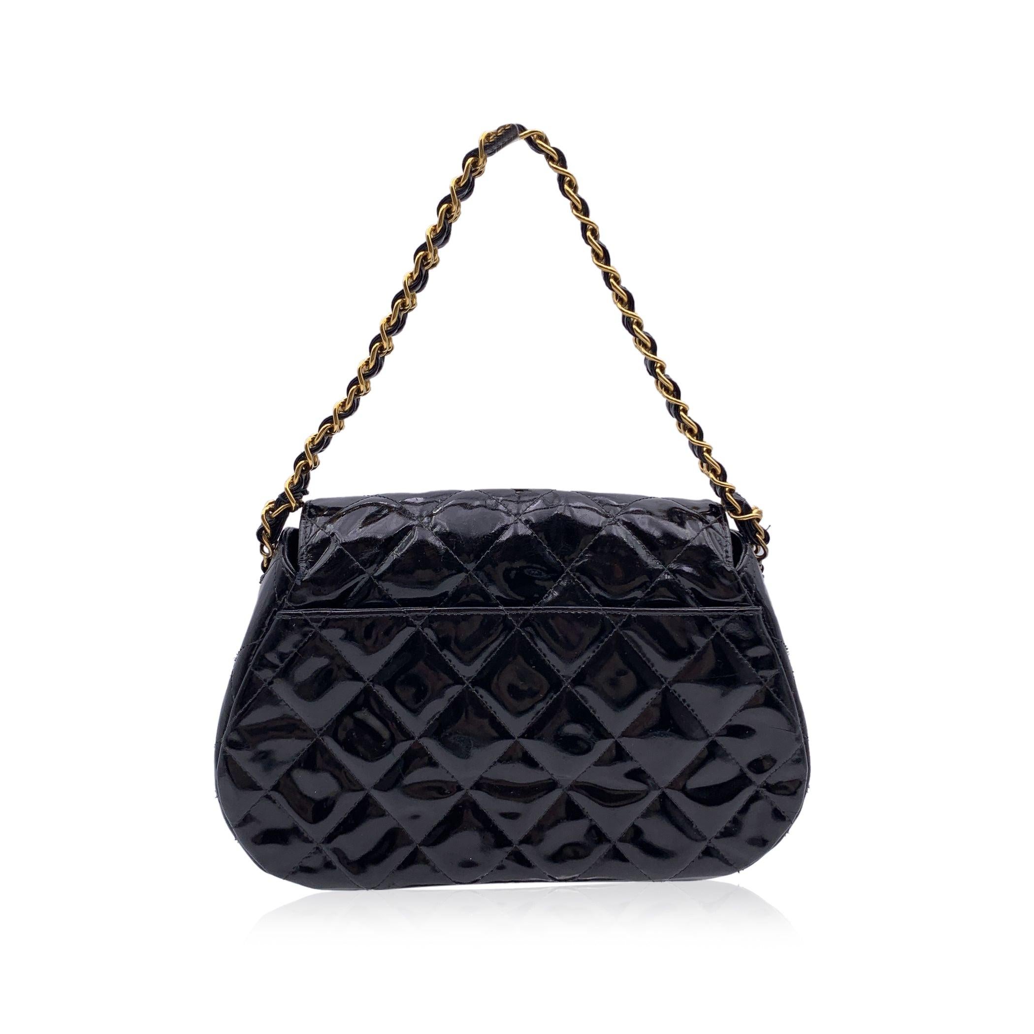 Chanel Vintage Black Quilted Patent Leather Chain Handle Bag In Good Condition For Sale In Rome, Rome