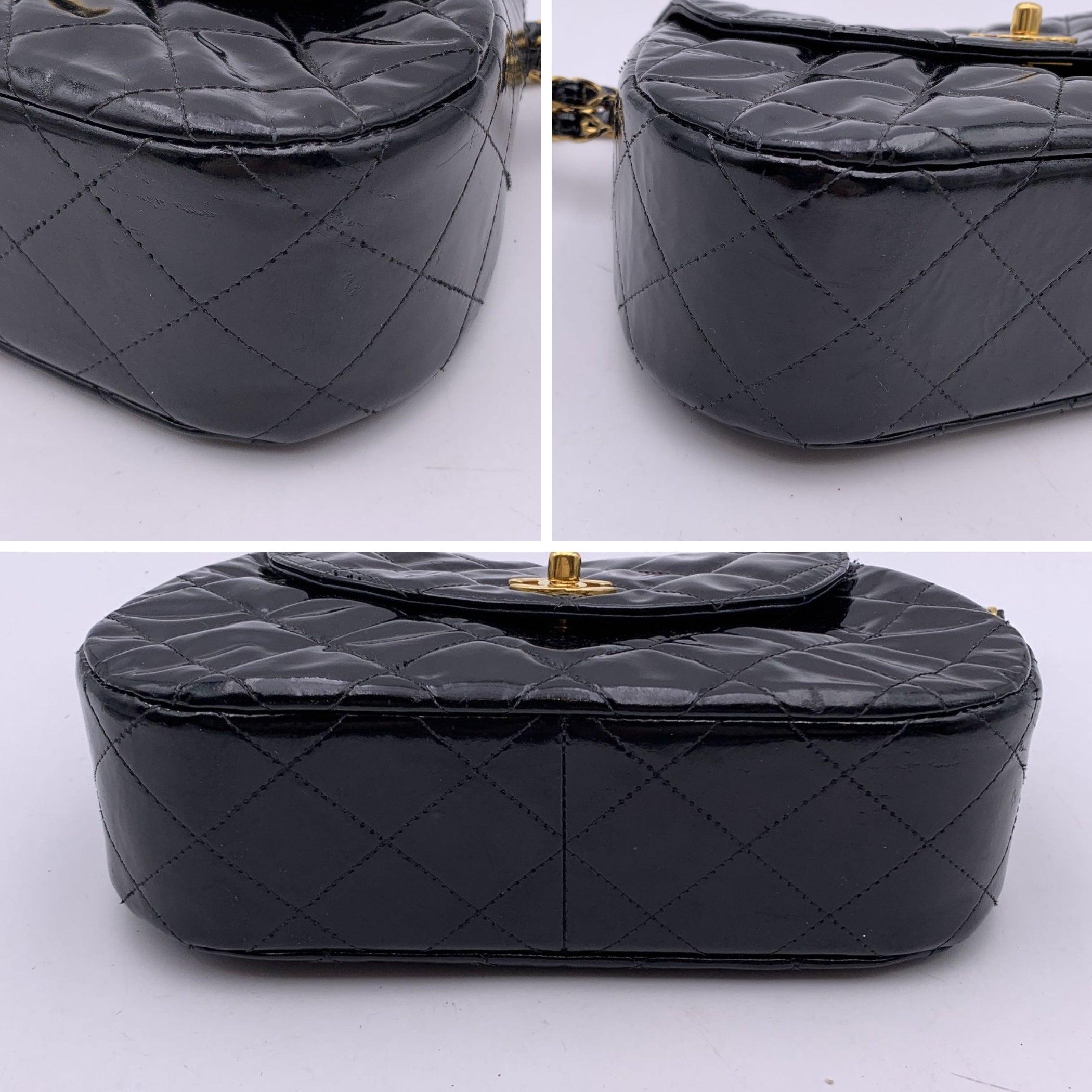 Women's Chanel Vintage Black Quilted Patent Leather Chain Handle Bag For Sale
