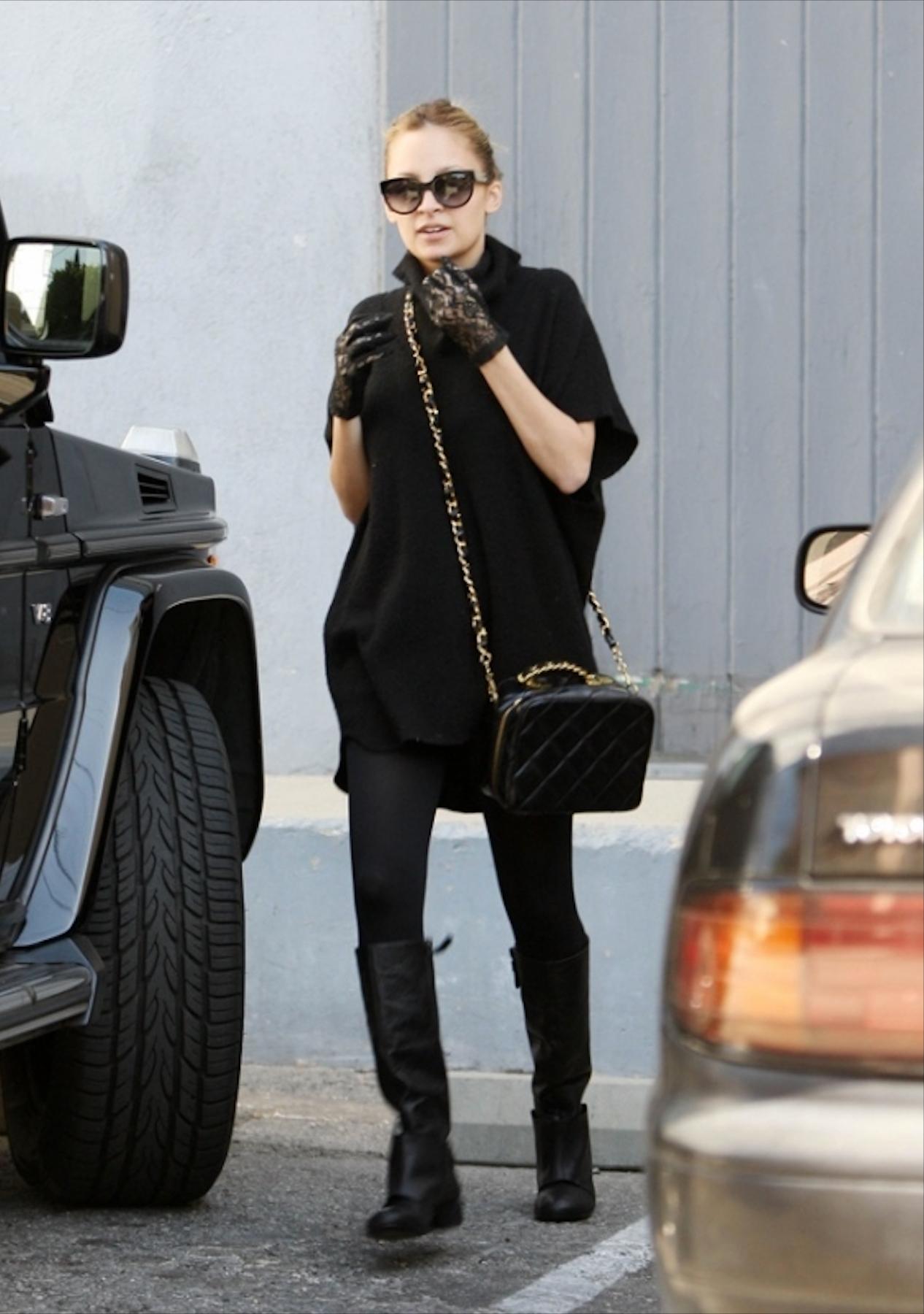 Chanel 1991 Rare Vintage Black Quilted Patent Vanity Shoulder Crossbody Bag In Good Condition For Sale In Miami, FL