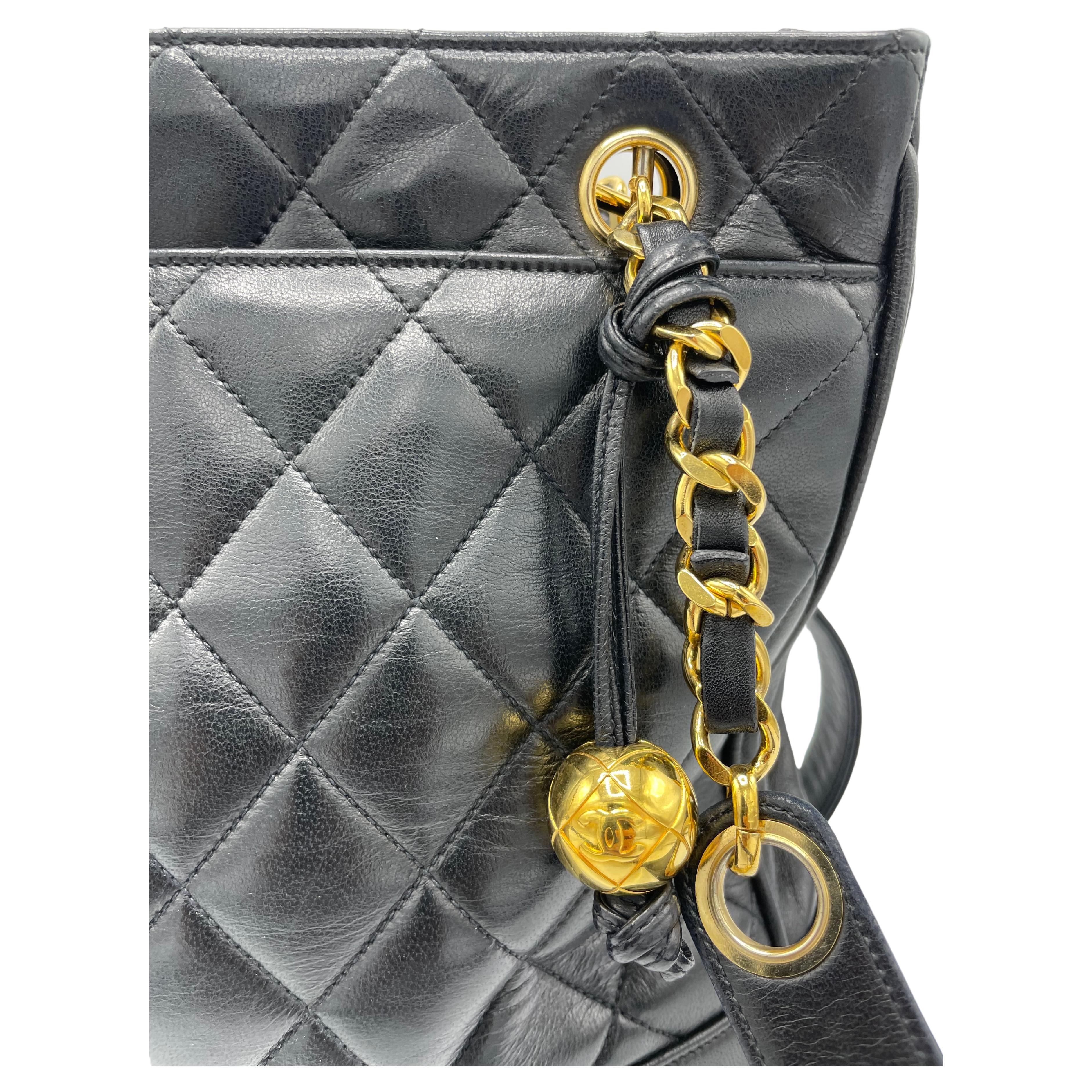Chanel Vintage Black Quilted Shoulder bag  For Sale 3