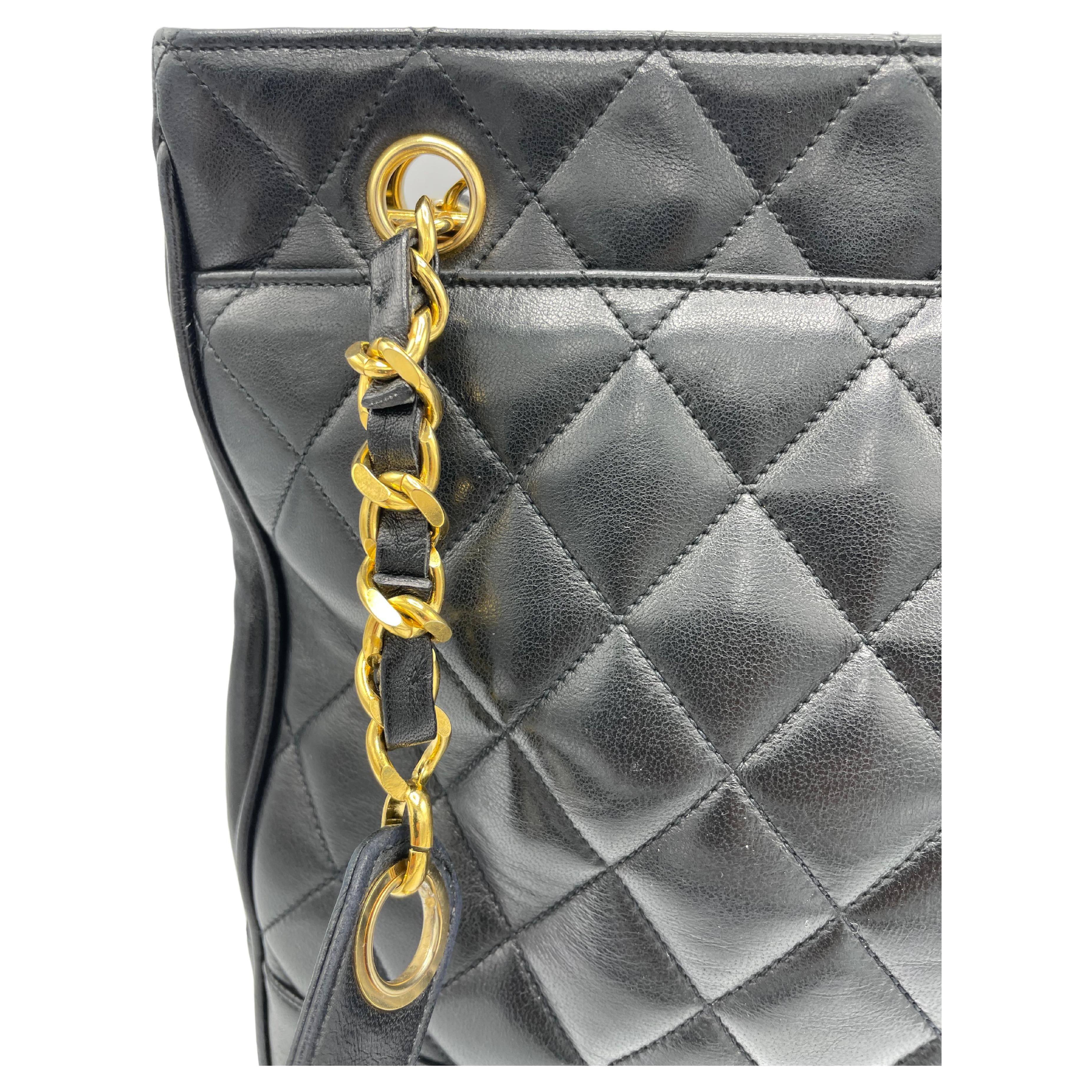 Chanel Vintage Black Quilted Shoulder bag  For Sale 4