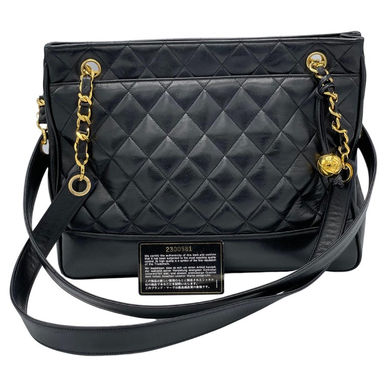 Chanel Vintage Black Quilted Shoulder bag For Sale at 1stDibs