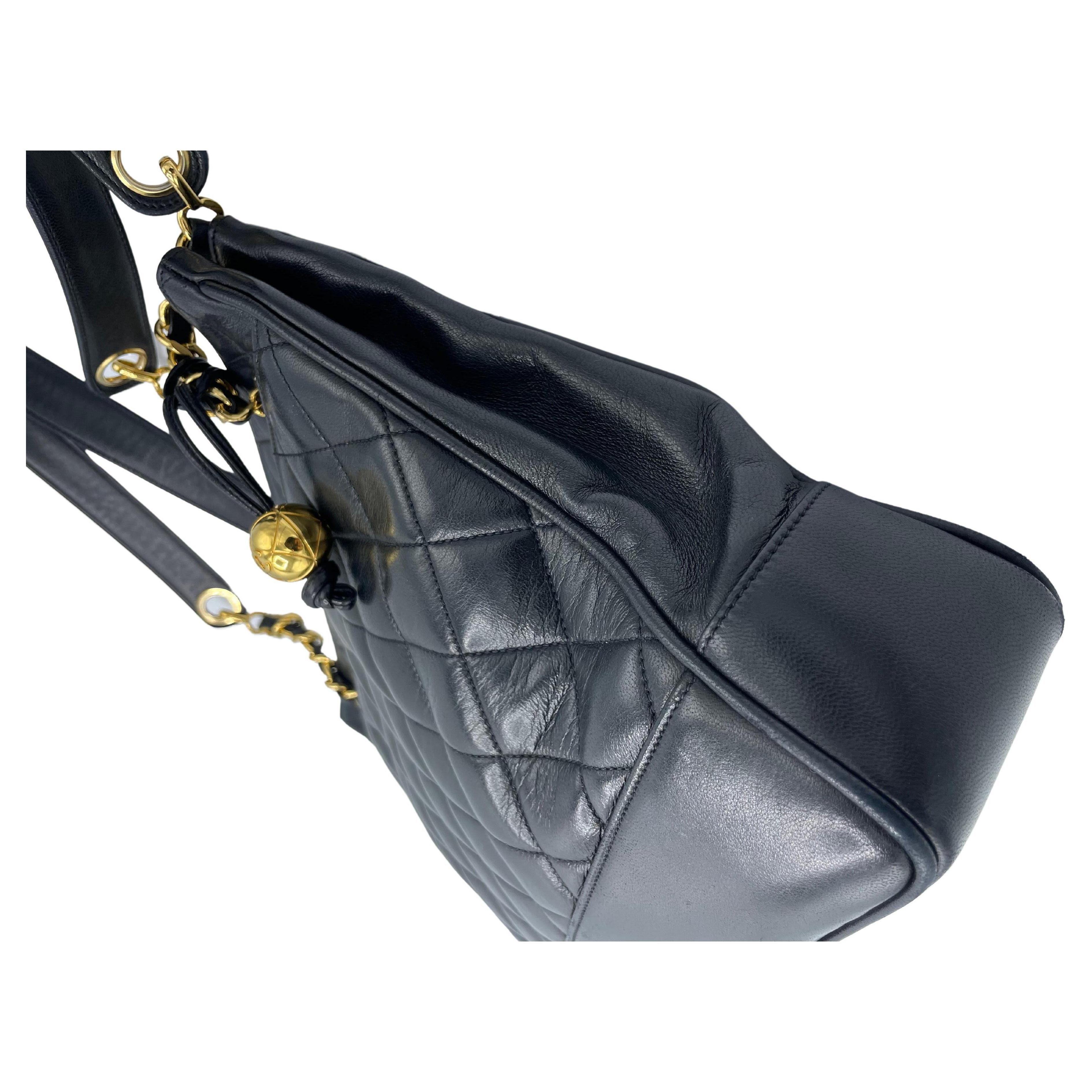 chanel black quilted shoulder bag