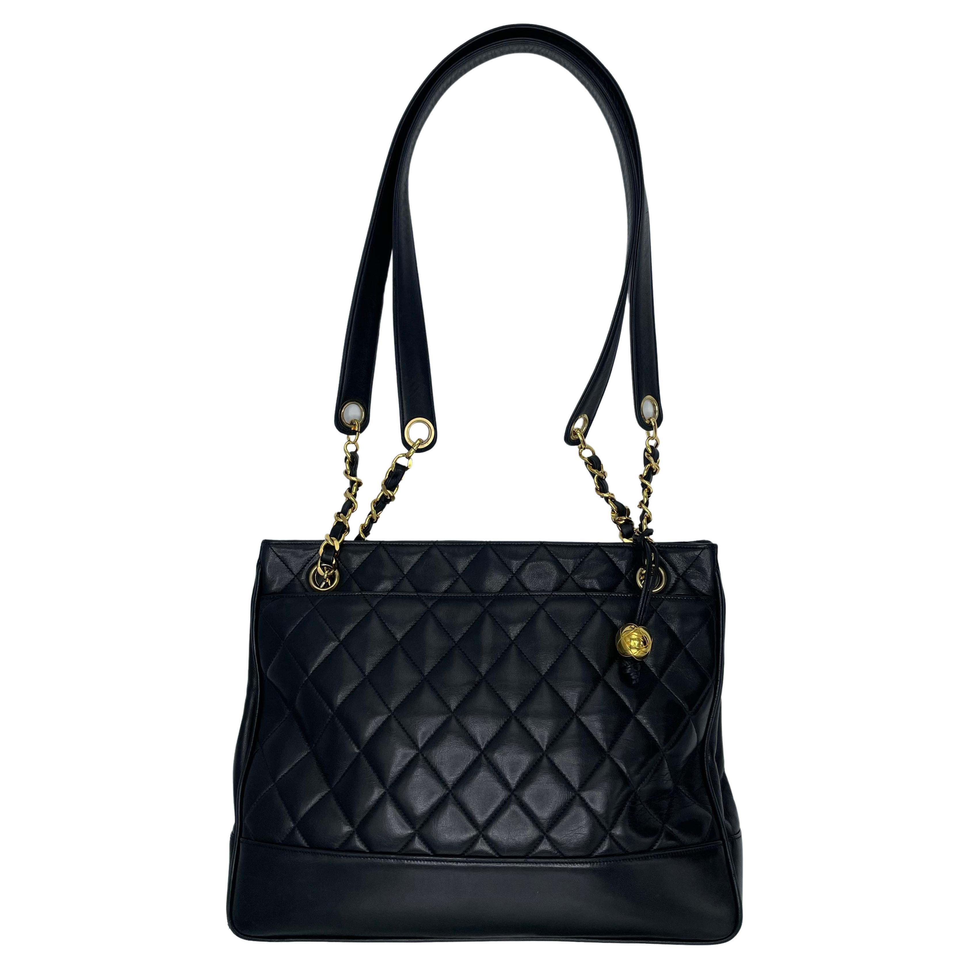 Chanel Vintage Black Quilted Shoulder bag  In Good Condition For Sale In Palm Beach, FL