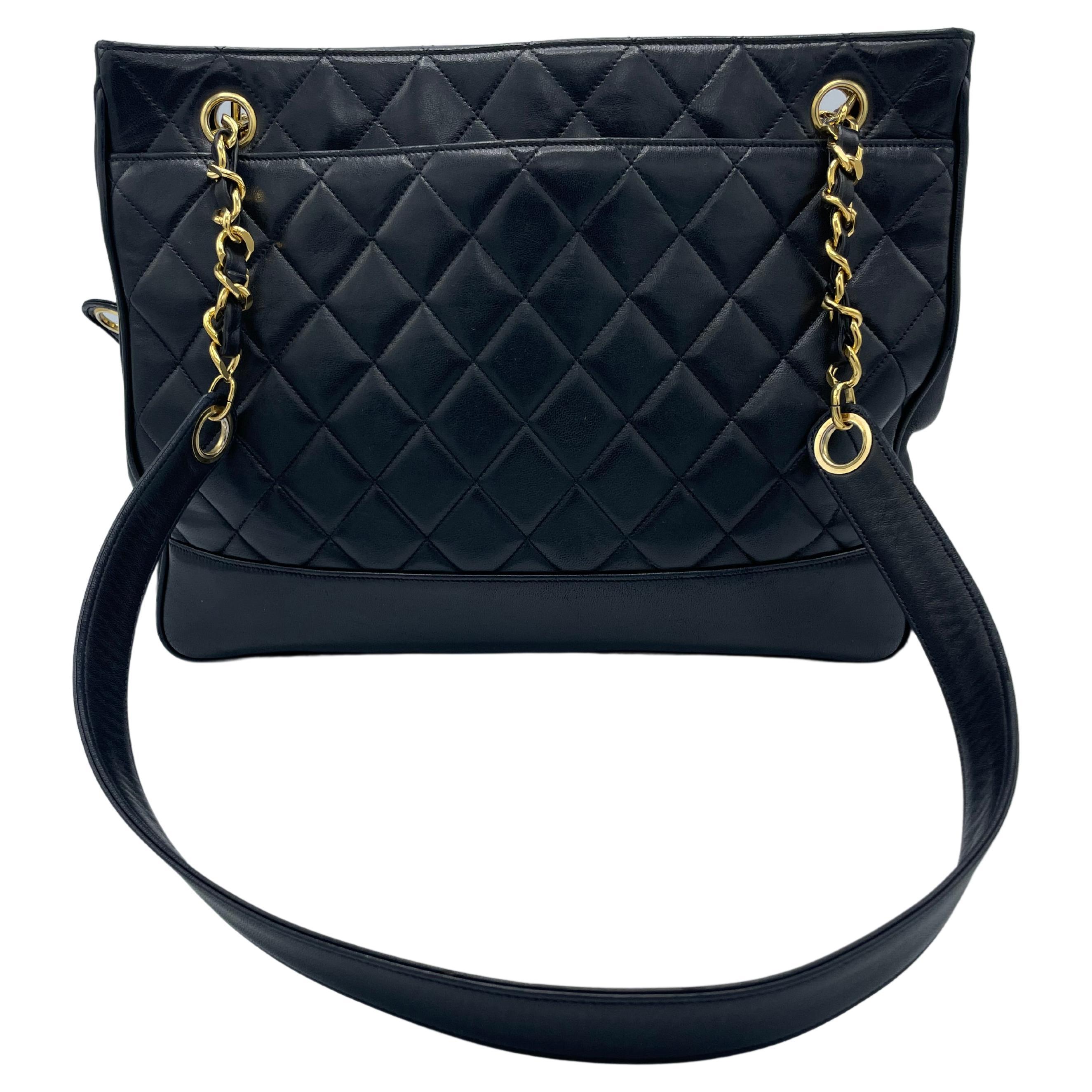 Chanel Vintage Black Quilted Shoulder bag  For Sale 1