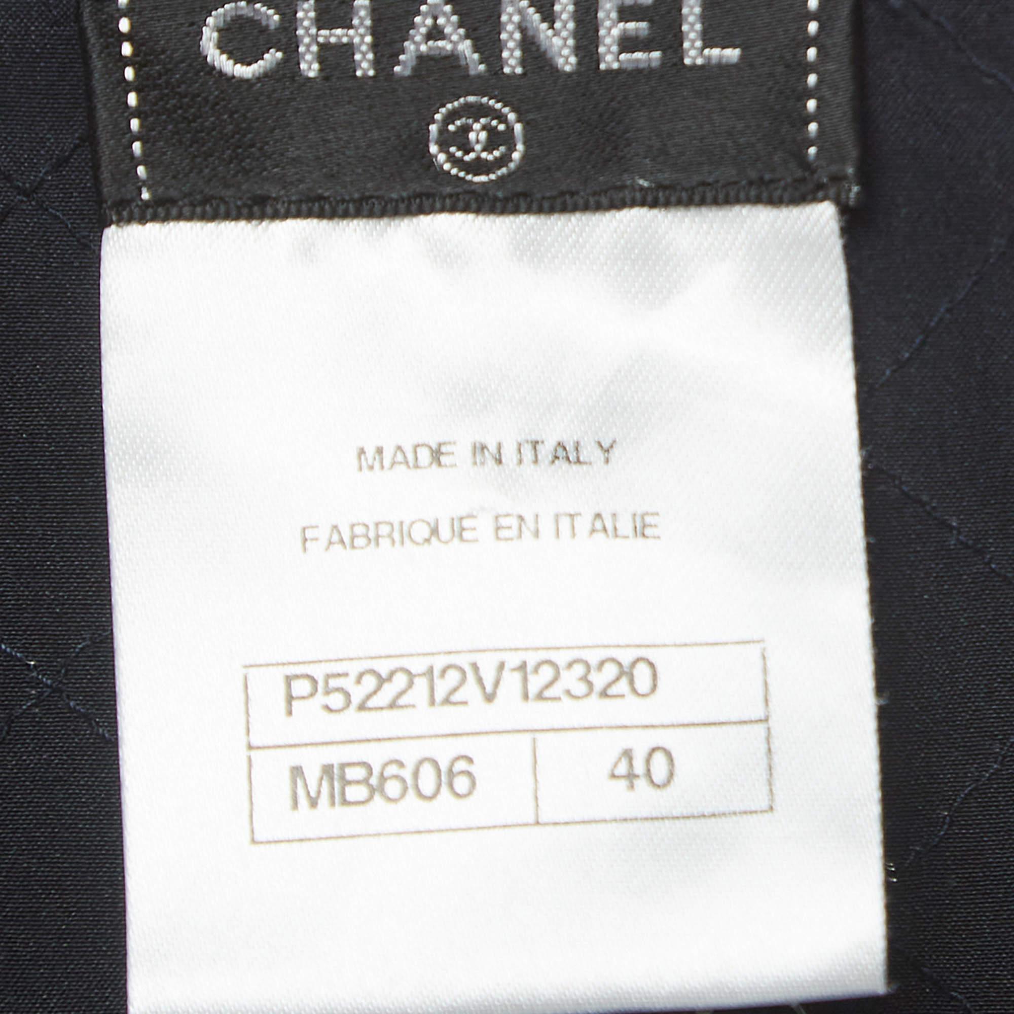 Chanel Vintage Black Quilted Silk Buttoned Jacket M In Good Condition For Sale In Dubai, Al Qouz 2