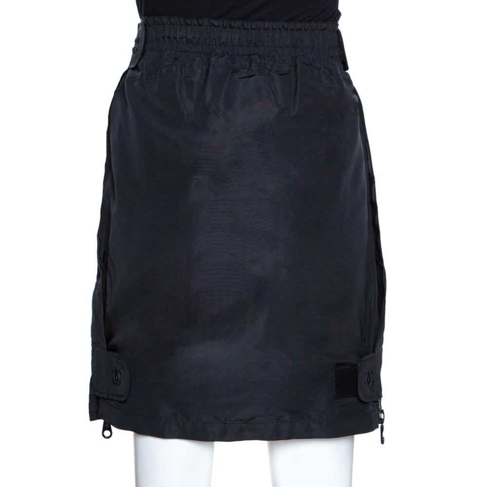 Chanel creations are coveted around the world for their exquisite design sense. This skirt is no different. Crafted from pure silk, this luxurious skirt comes in a classic shade of black. It is styled with the signature quilt detailing, two zip
