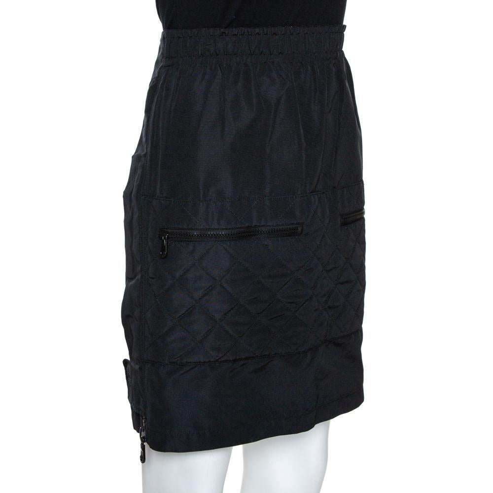Chanel Vintage Black Quilted Silk Velcro Detail Skirt S In Good Condition In Dubai, Al Qouz 2