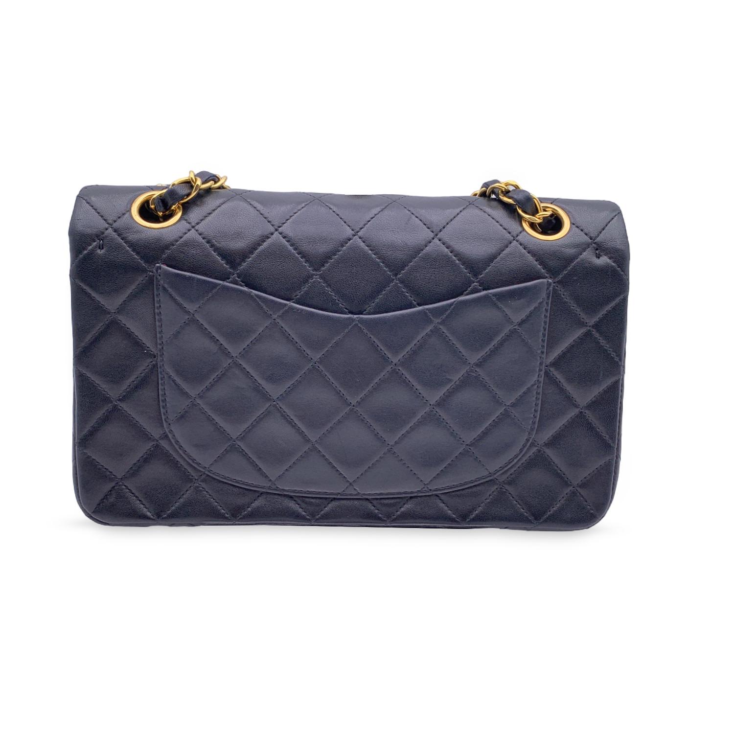 Chanel Vintage Black Quilted Timeless Classic Small 2.55 Bag 23 cm In Excellent Condition For Sale In Rome, Rome