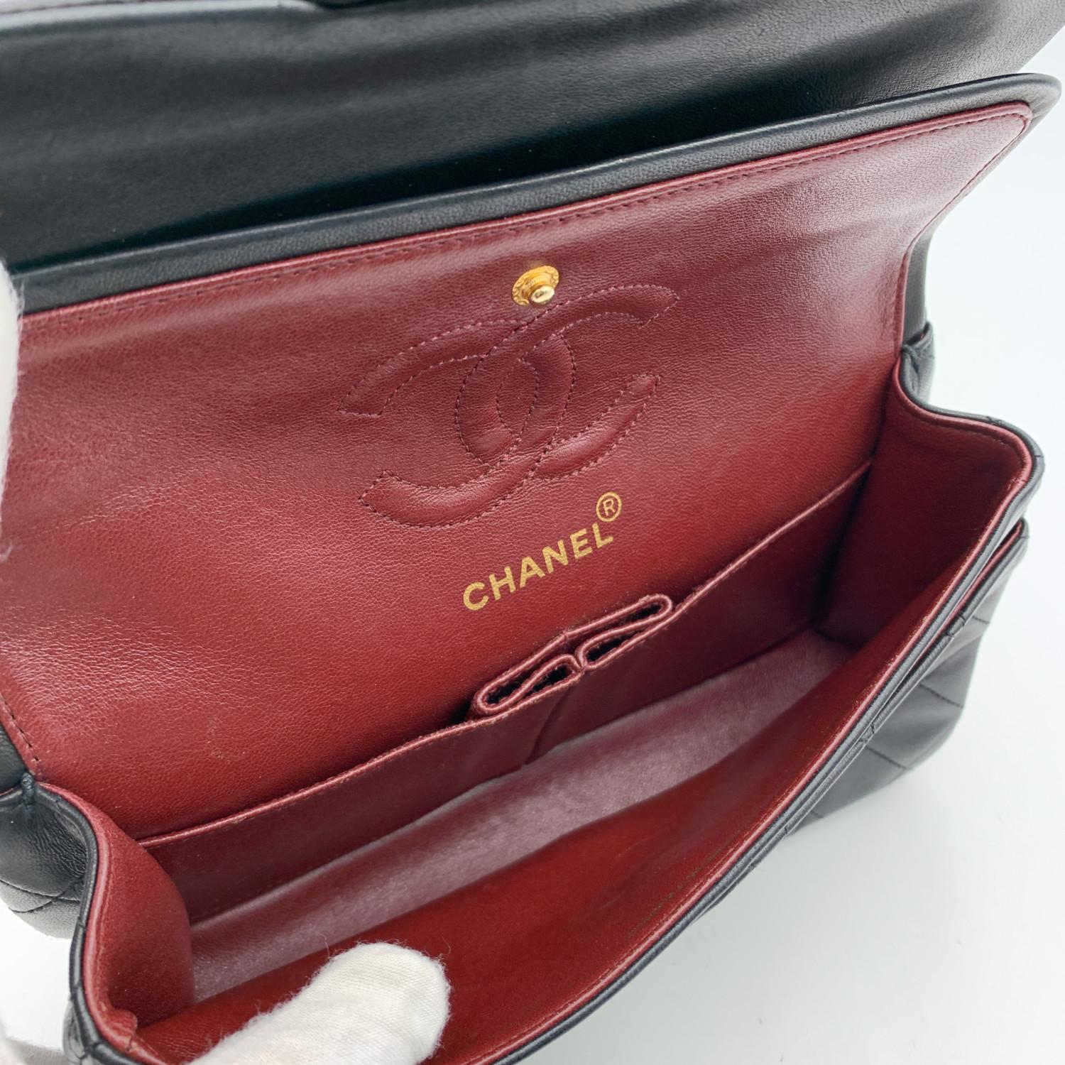 Chanel Vintage noir matelassé Timeless Classic Small 2.55 Bag 23 cm Pour femmes en vente