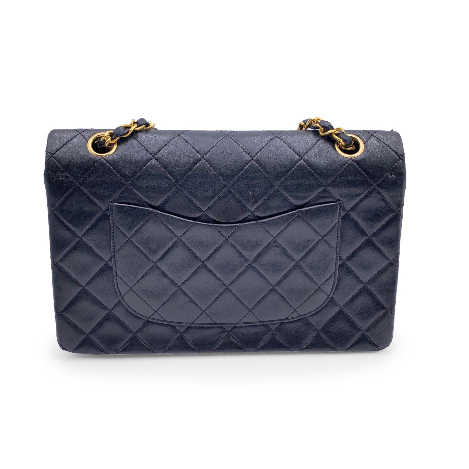 Chanel Vintage Black Quilted Timeless Classic 2.55 Shoulder Bag 25 cm In Good Condition In Rome, Rome