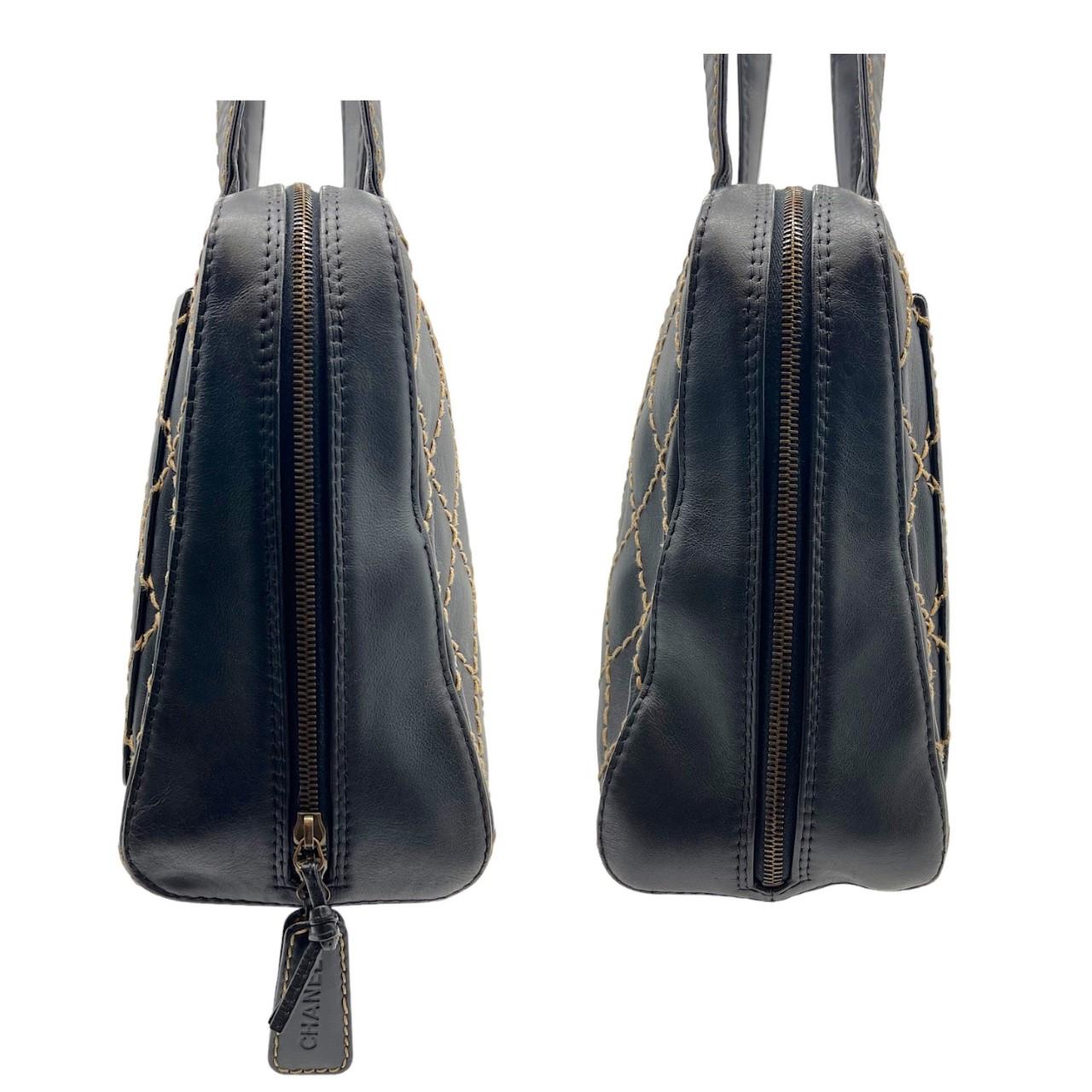 Noir Chanel Vintage Black Quilted Wild Stitch Handbag en vente