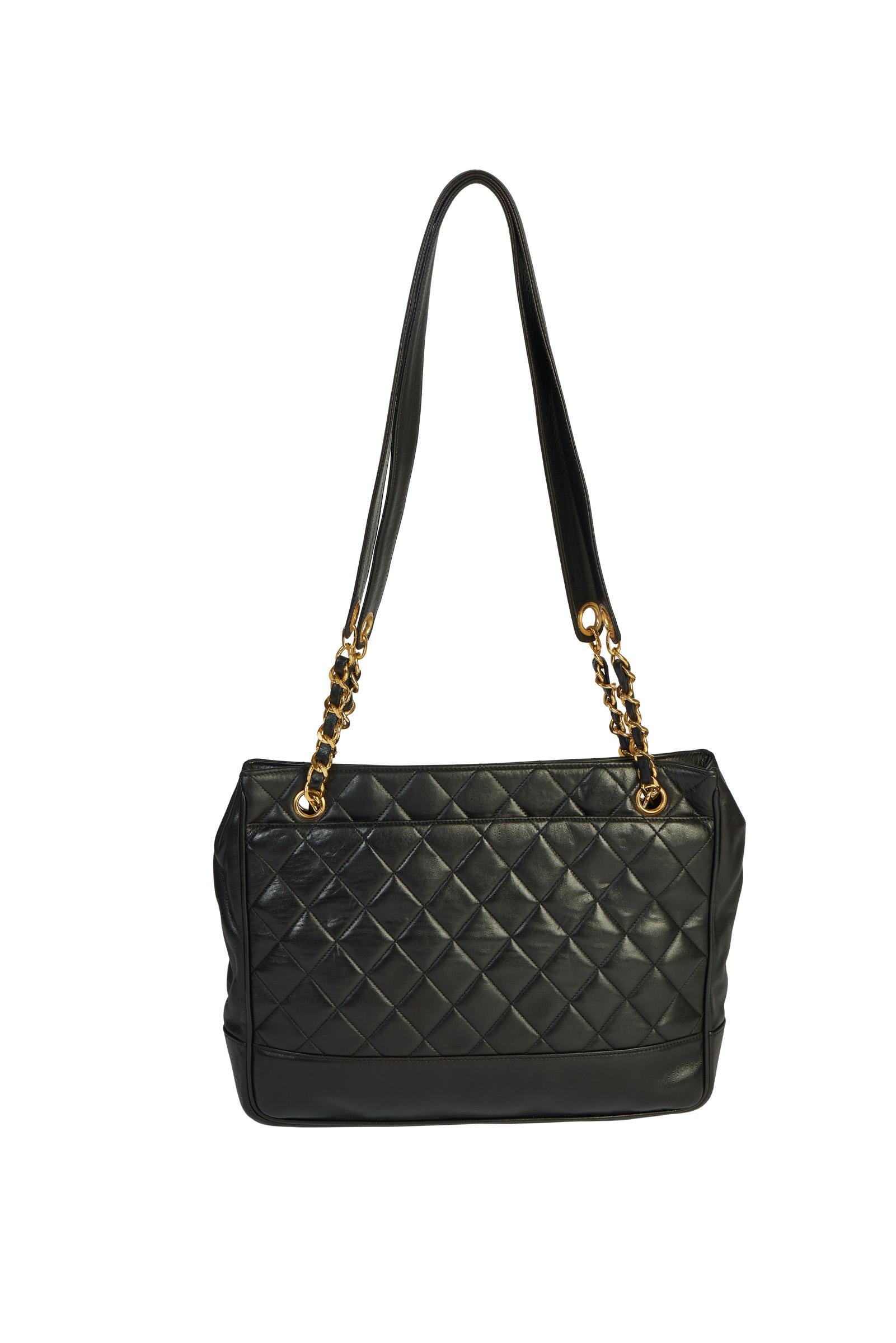Chanel Vintage Schwarz Gesteppte Reißverschlusstasche im Zustand „Gut“ im Angebot in West Hollywood, CA