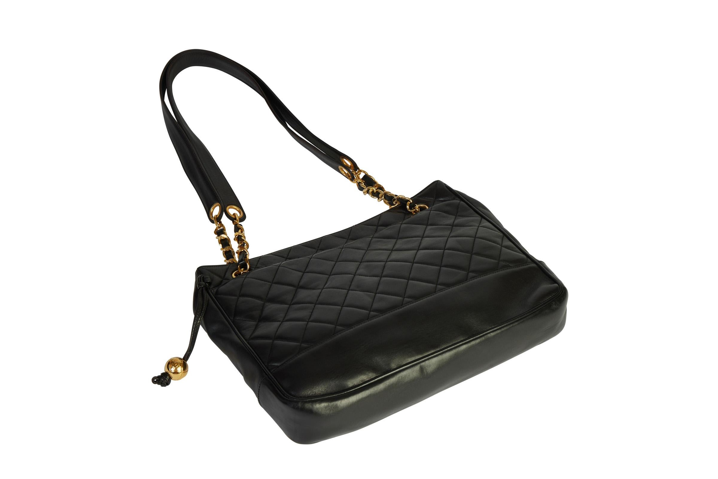 Chanel Vintage Black Quilted Zipper Tote In Good Condition For Sale In West Hollywood, CA