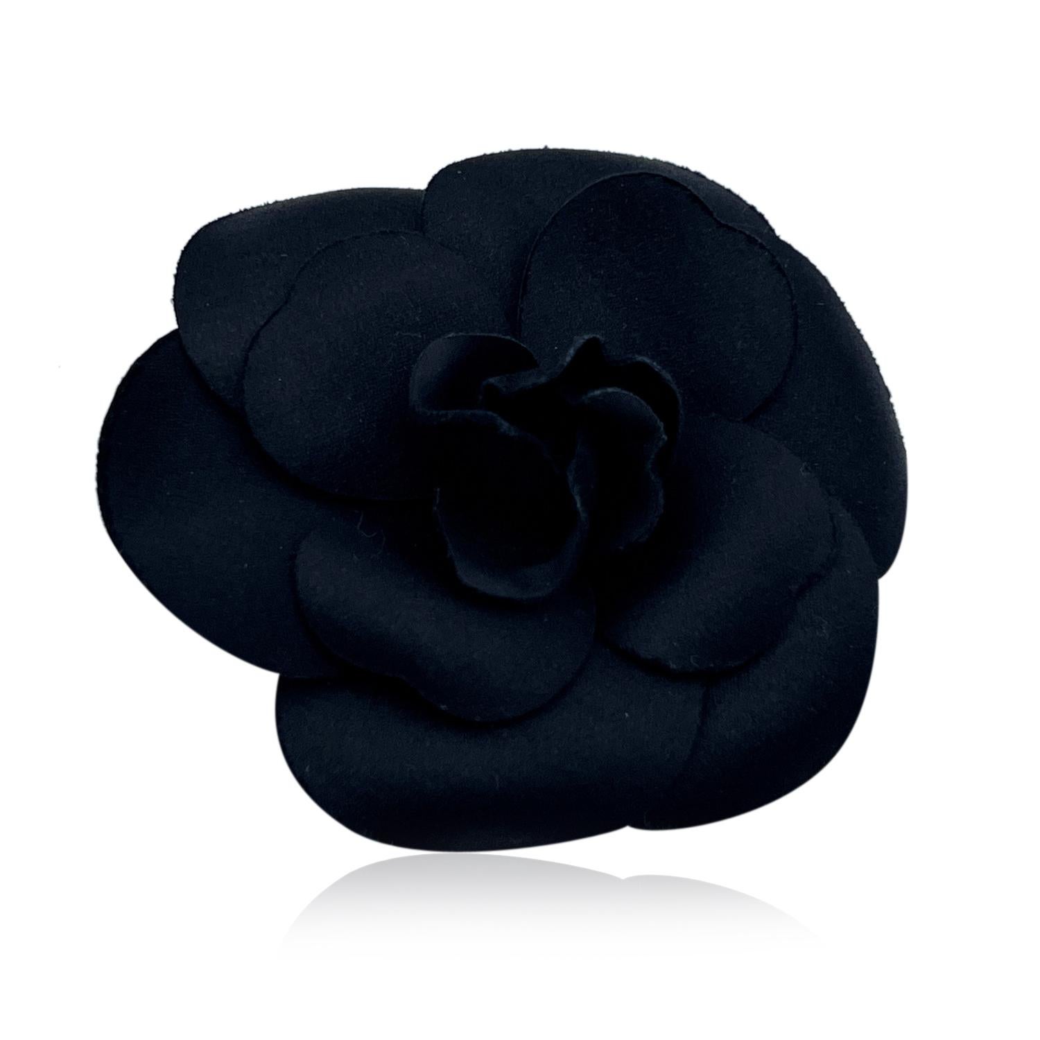 Chanel Vintage Camelia Camellia Flower Pin Brooch. Black satin petals. Safety pin closure. Measurements: diameter: 4.5 inches - 11.5 cm. 'CHANEL - CC - Made in France' oval tab on the back

Condition

A - EXCELLENT

Gently used. Please check the