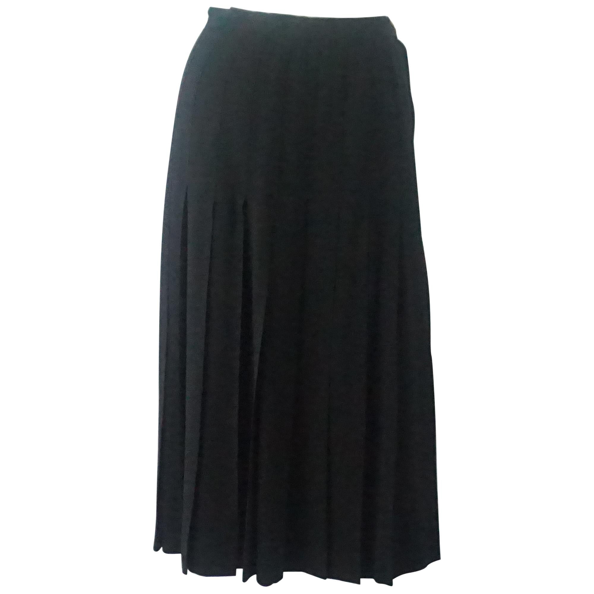 Chanel Vintage Black Silk Pleated Skirt - 38 For Sale