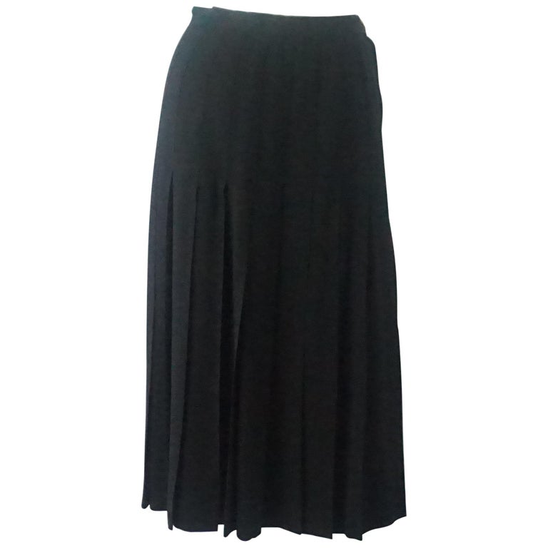 Chanel Vintage Black Silk Pleated Skirt - 38 For Sale at 1stDibs